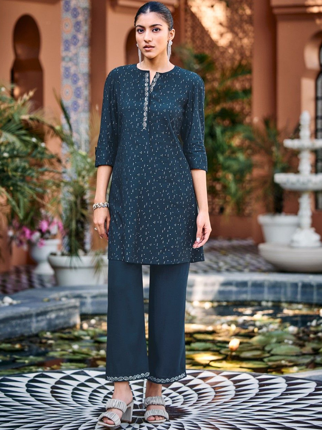 

AUTUMN LANE Geometric Printed Thread Work Straight Kurta With Trousers, Blue