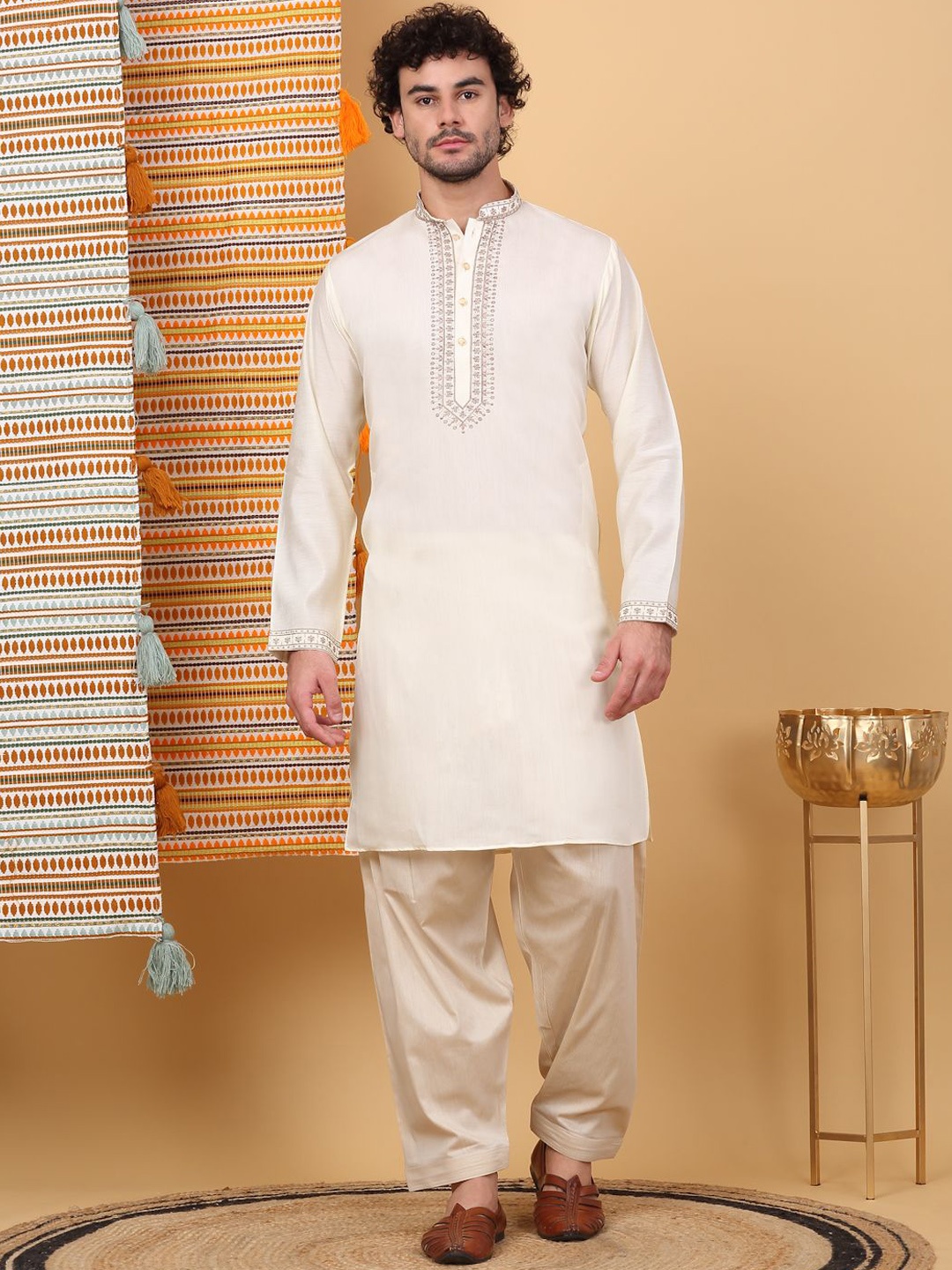 

KRAFT INDIA LUXE Ethnic Motifs Yoke Design Thread Work Cotton Silk Straight Kurta, Cream