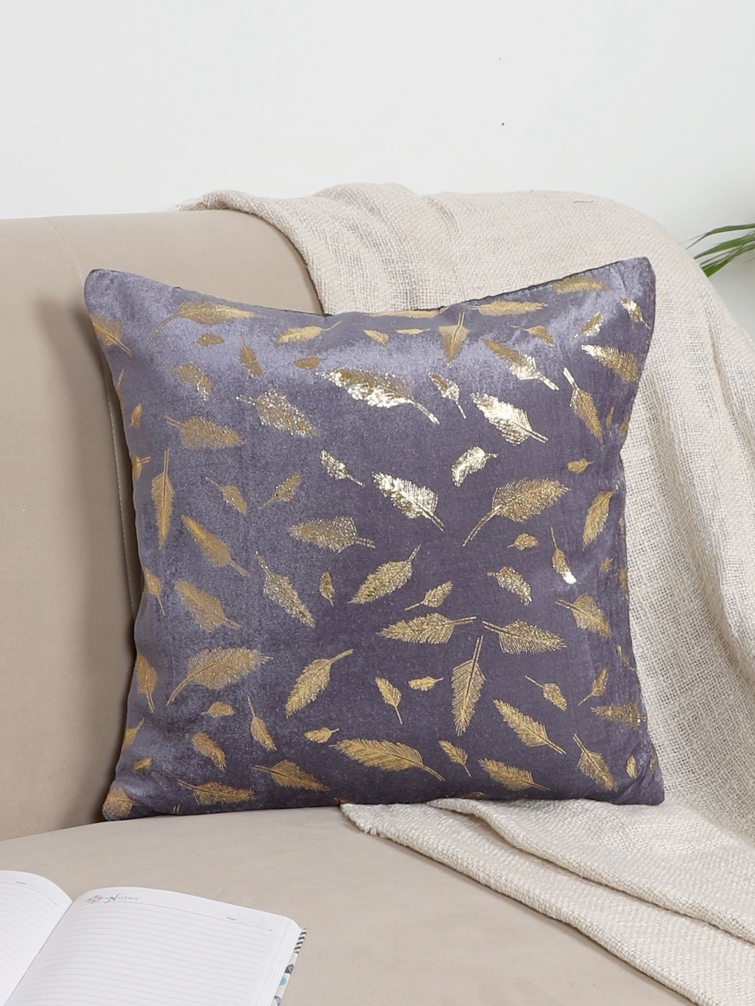 

MFD HOME FURNISHING Purple & Gold-Toned Velvet Square Cushion Covers