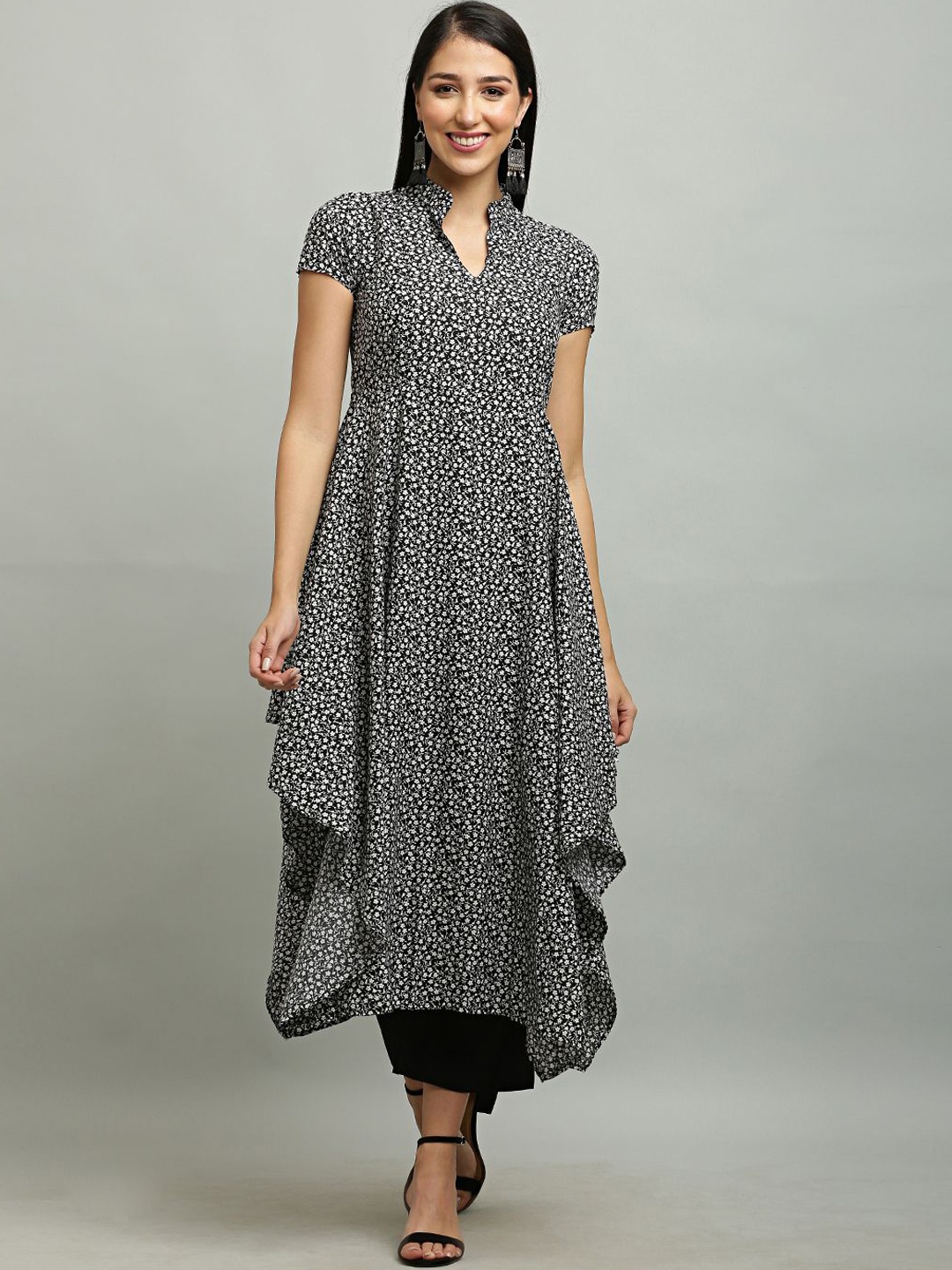 

EZIS FASHION Women Printed Flared Kurta, Black