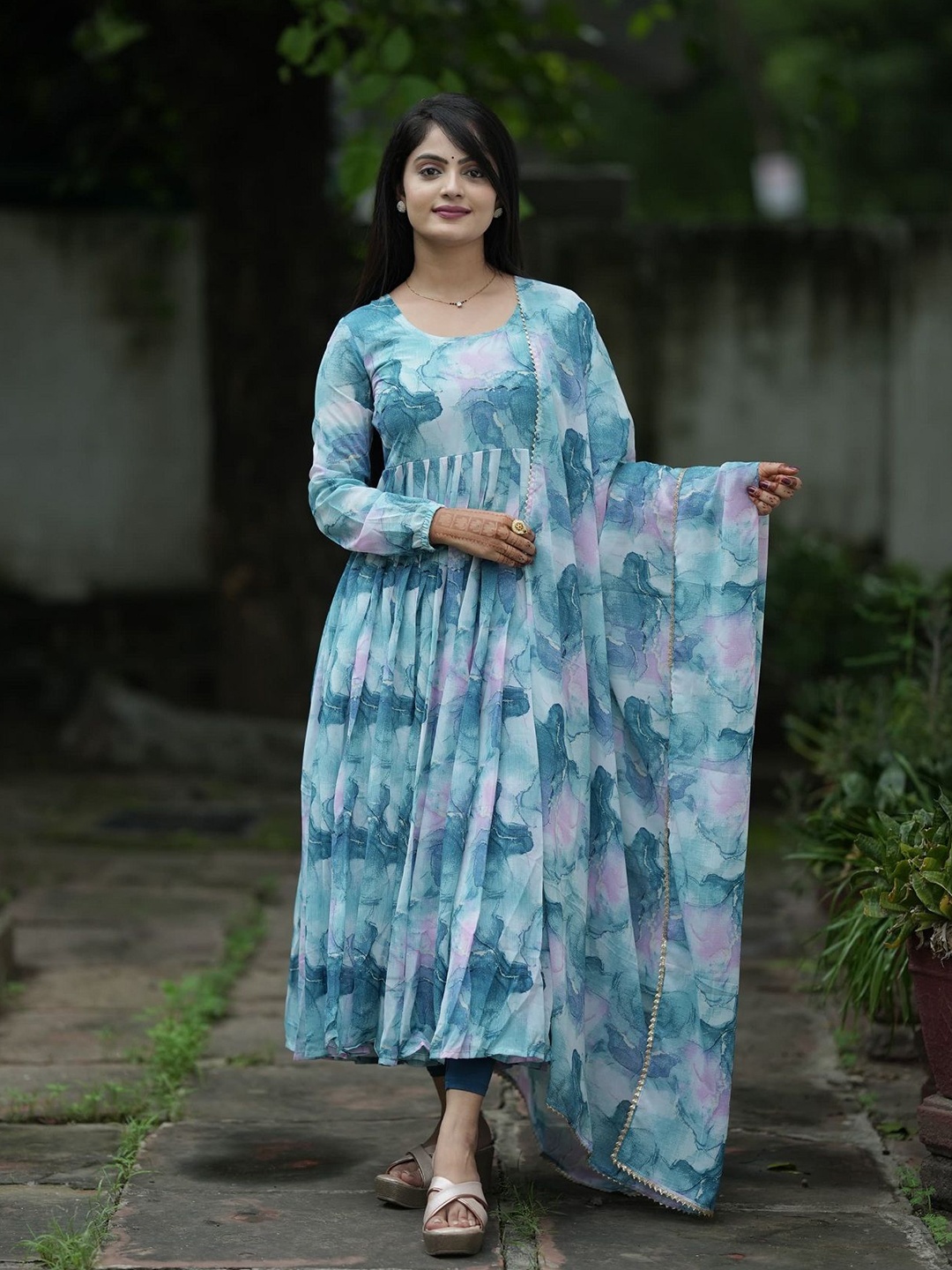 

LADY SHOPI Floral Print Flared Sleeve Georgette Fit & Flare Long Suit set, Multi