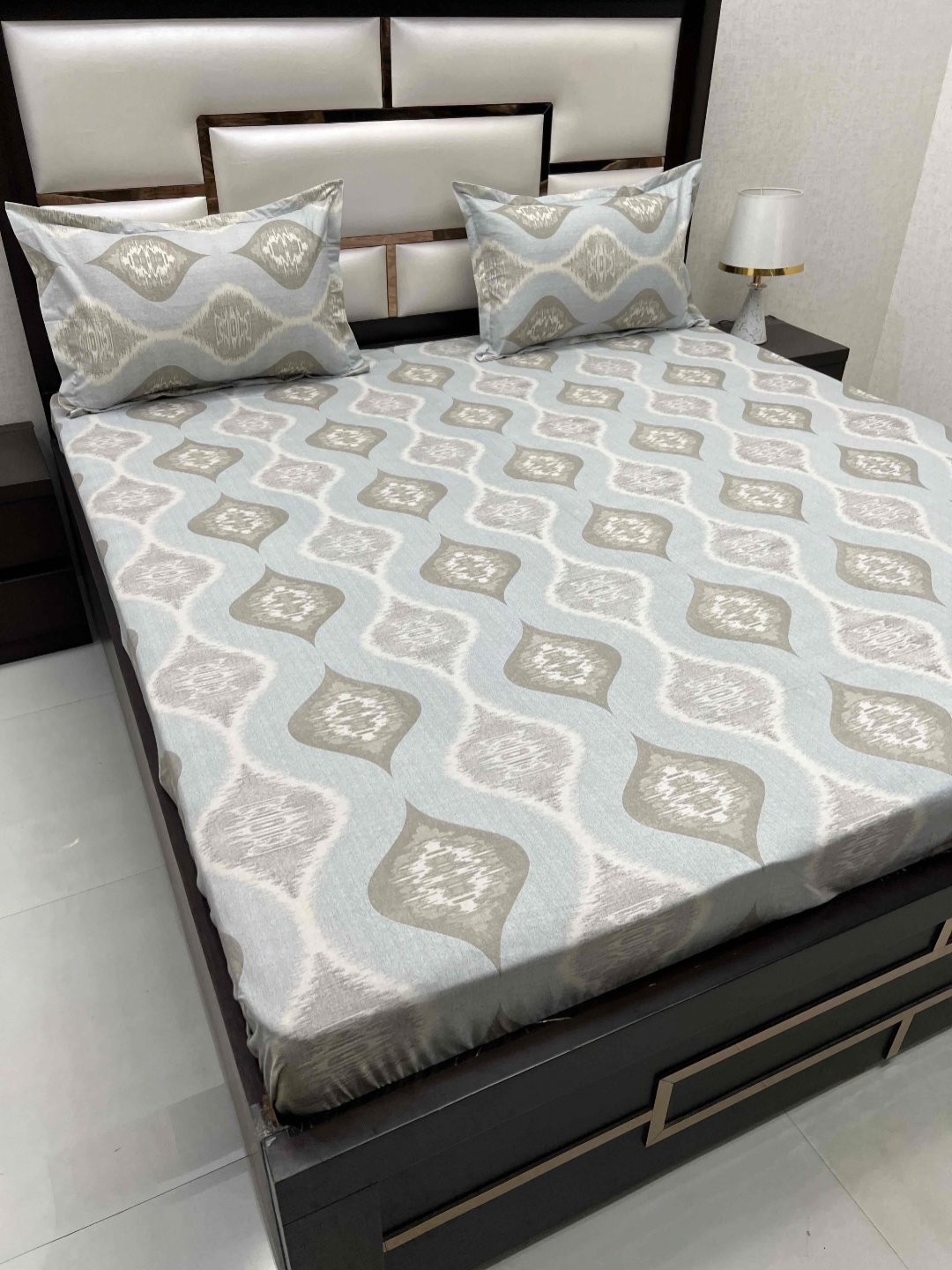

Pure Decor Ruby Blue Ethnic Motifs 250 TC Cotton King Bedsheet With 2 Pillow Covers