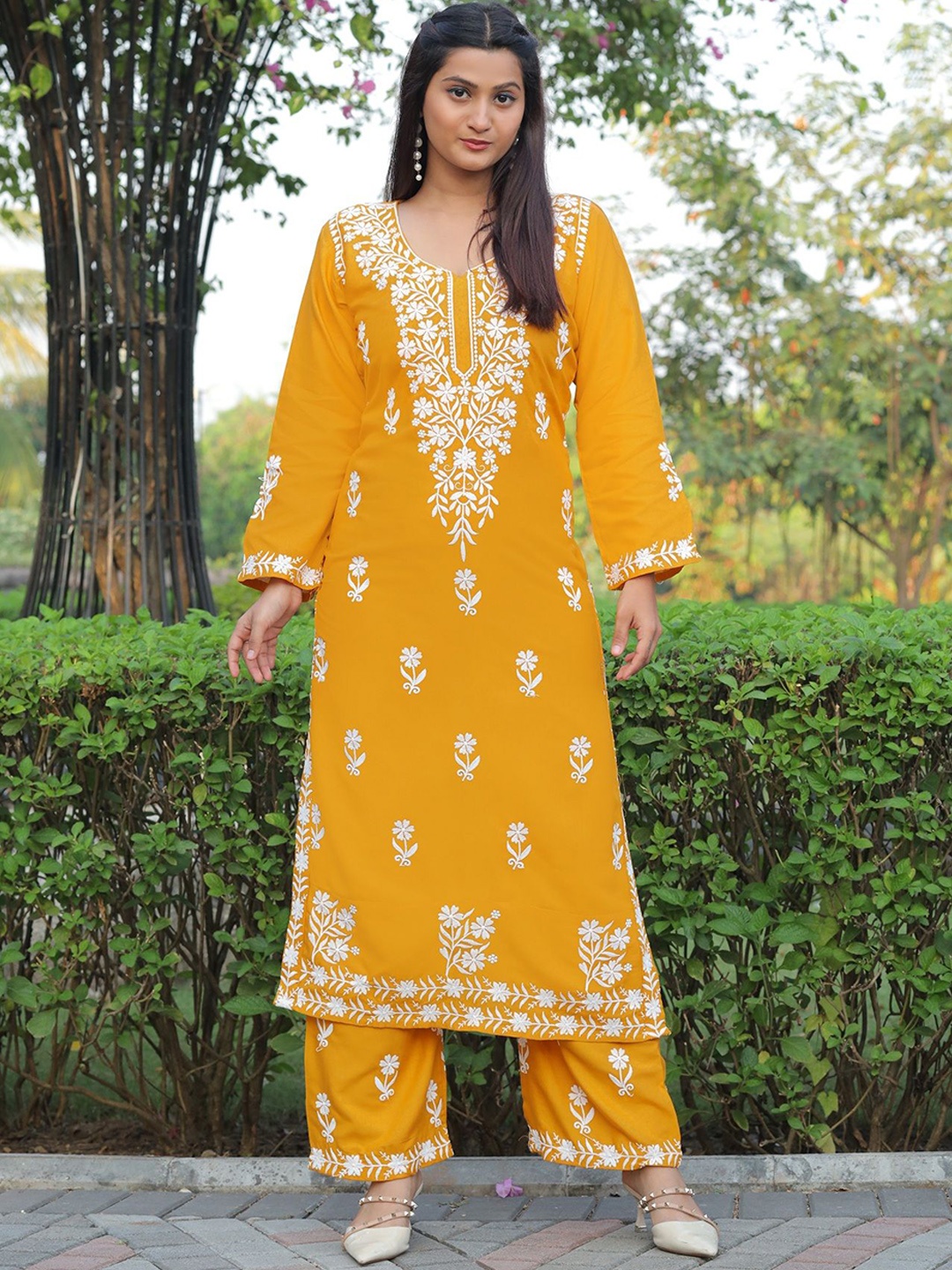 

APNISHA Ethnic Motifs Embroidered Regular Chikankari Straight Kurta with Palazzos, Yellow