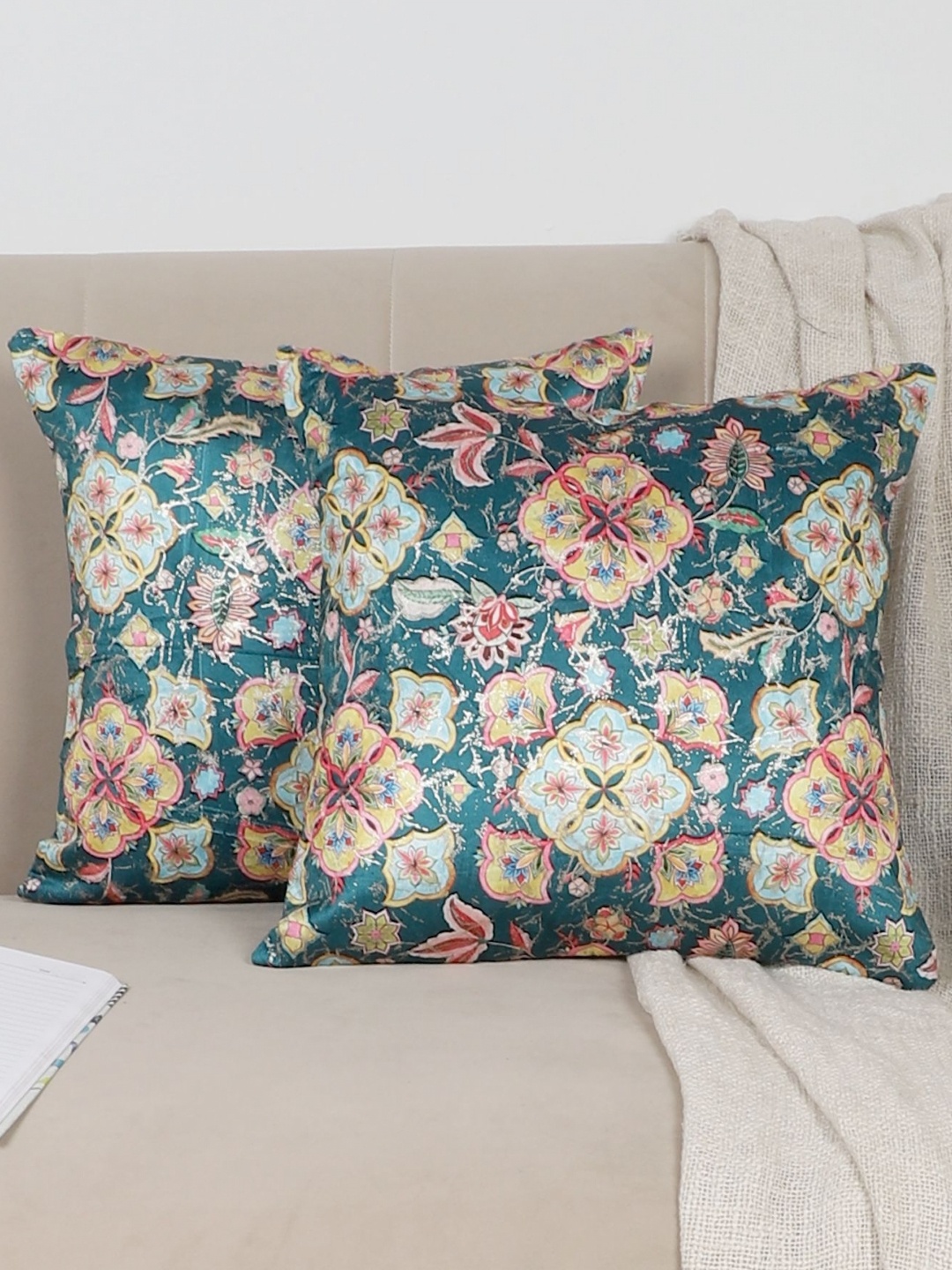 

MFD HOME FURNISHING Blue & Red 2 Pieces Ethnic Motifs Velvet Square Cushion Covers