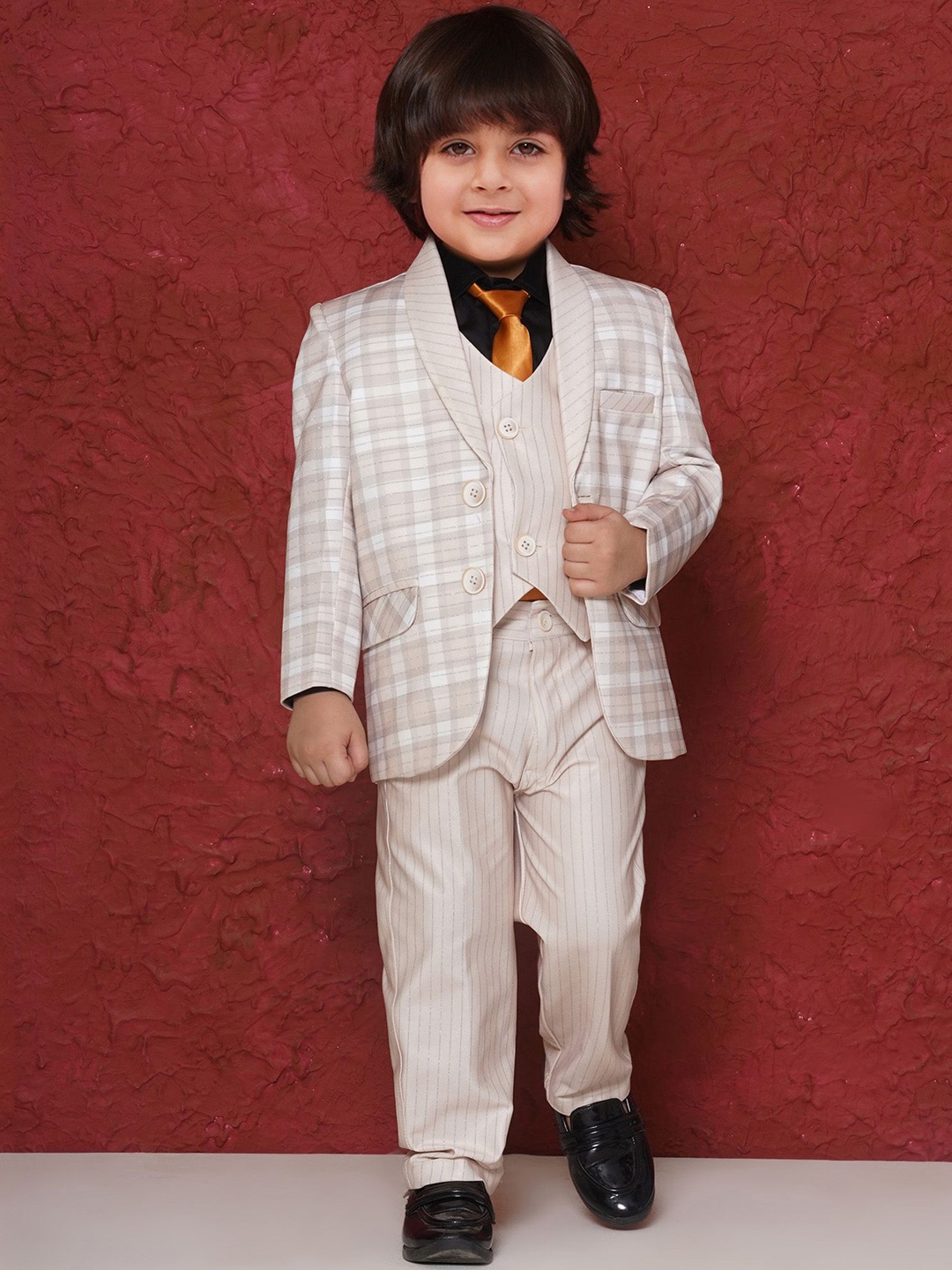 

Aj DEZInES Boys Checked Shawl Collar Long Sleeves Single-Breasted Five-Piece Party Suit, Cream