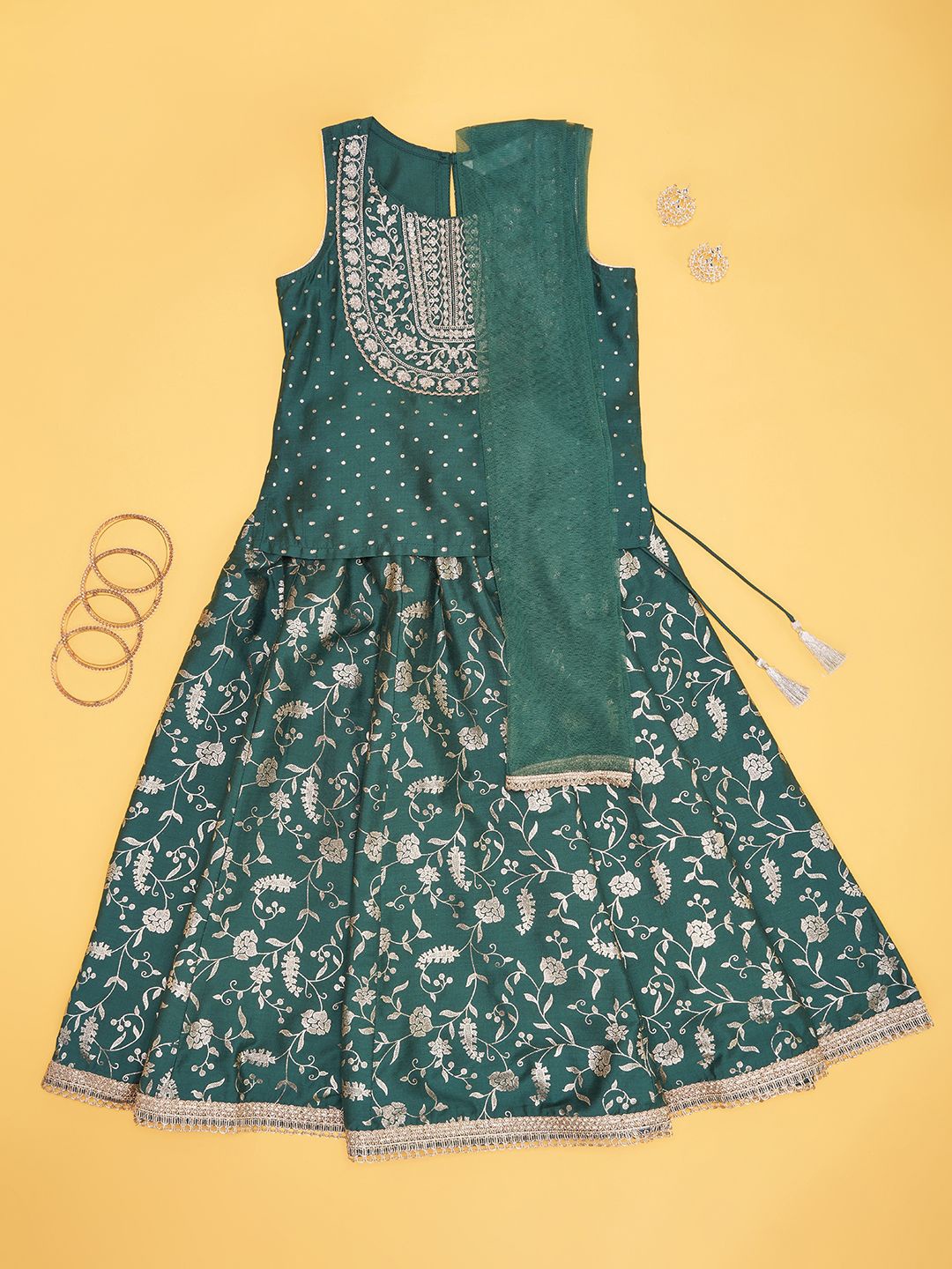 

AKKRITI BY PANTALOONS Girls Embellished Ready to Wear Lehenga & Blouse With Dupatta, Green