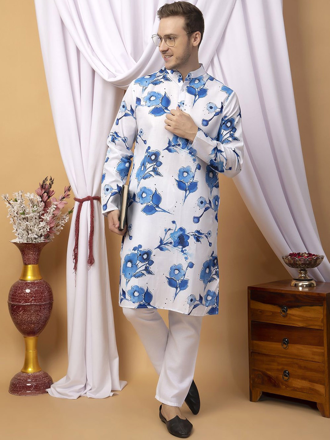 

Hangup Floral Printed Mandarin Collar Regular Kurta With Pyjama, White