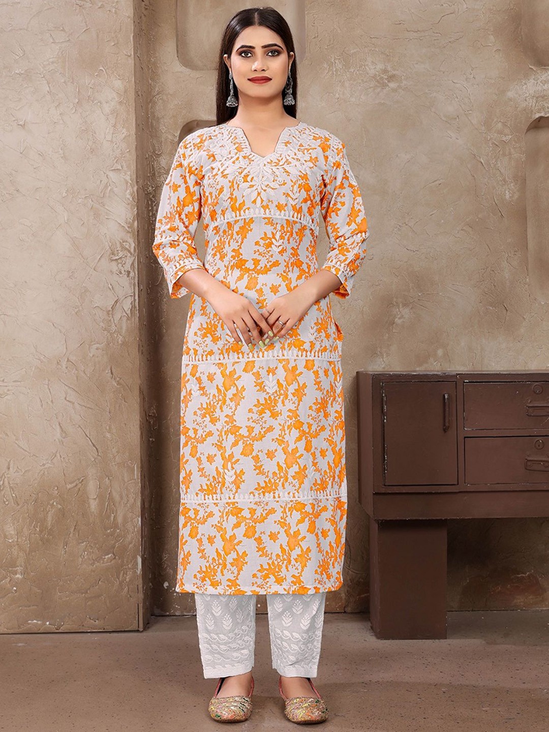 

JULEE Floral Printed Thread Work Straight Kurta with Trousers, Yellow