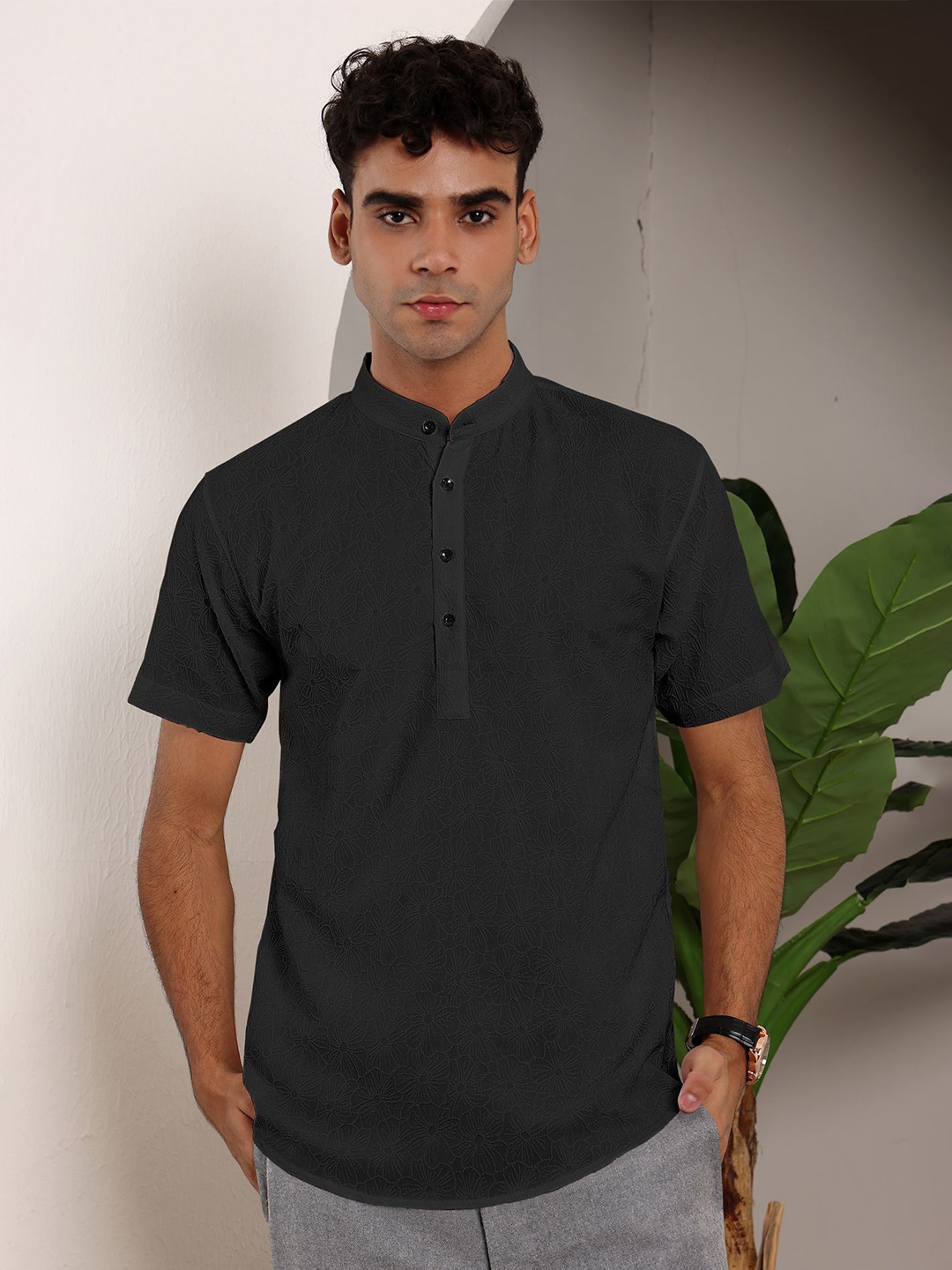 

Wuxi Men Relaxed Band Collar Floral Printed Casual Shirt, Black