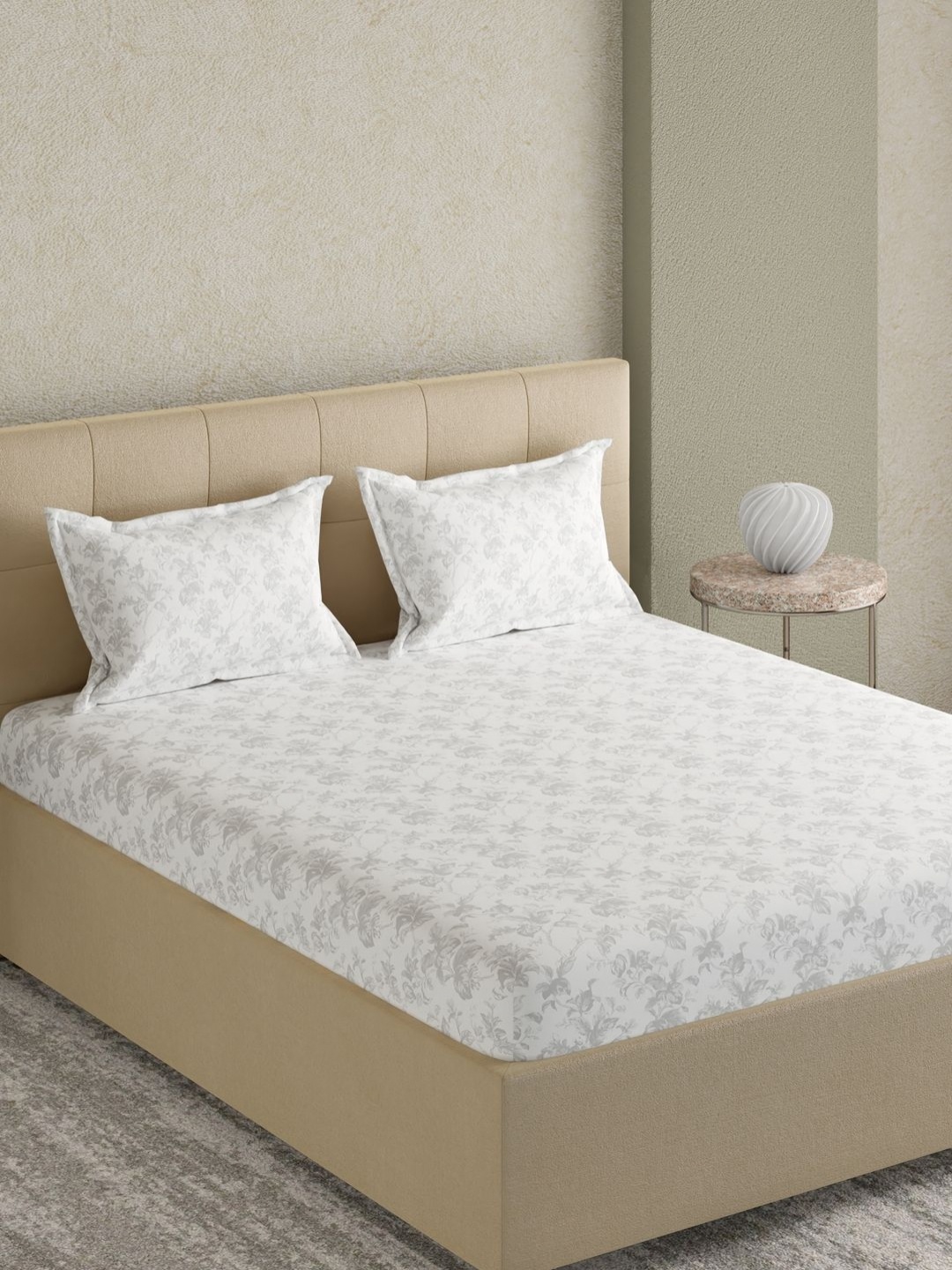 

GM White & Grey Floral Jacquard Cotton 300 TC King Bedsheet with 2 Pillow Covers