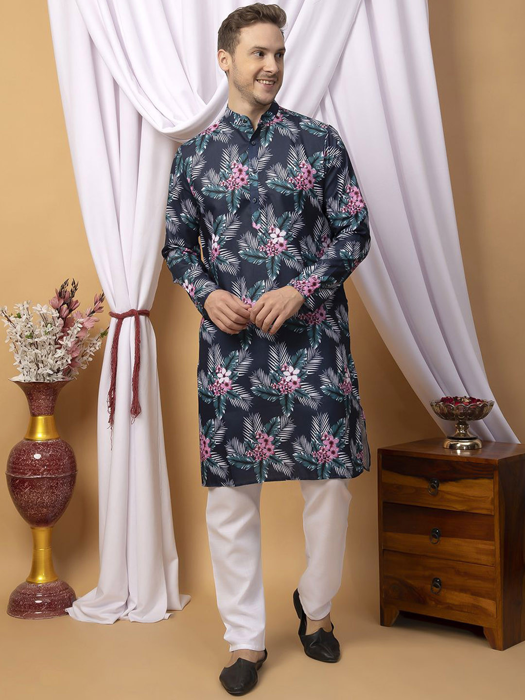 

Hangup Floral Printed Mandarin Collar Straight Kurta with Pyjamas, Navy blue