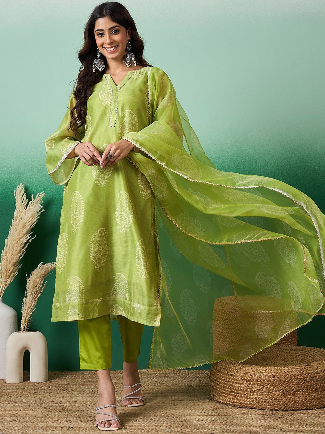 

Sangria Ethnic Motifs Printed Straight Kurta & Trousers With Dupatta, Green