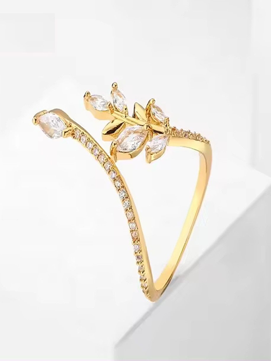 

Lila Gold-Plated CZ-Studded Leaf Shape Adjustable Finger Ring