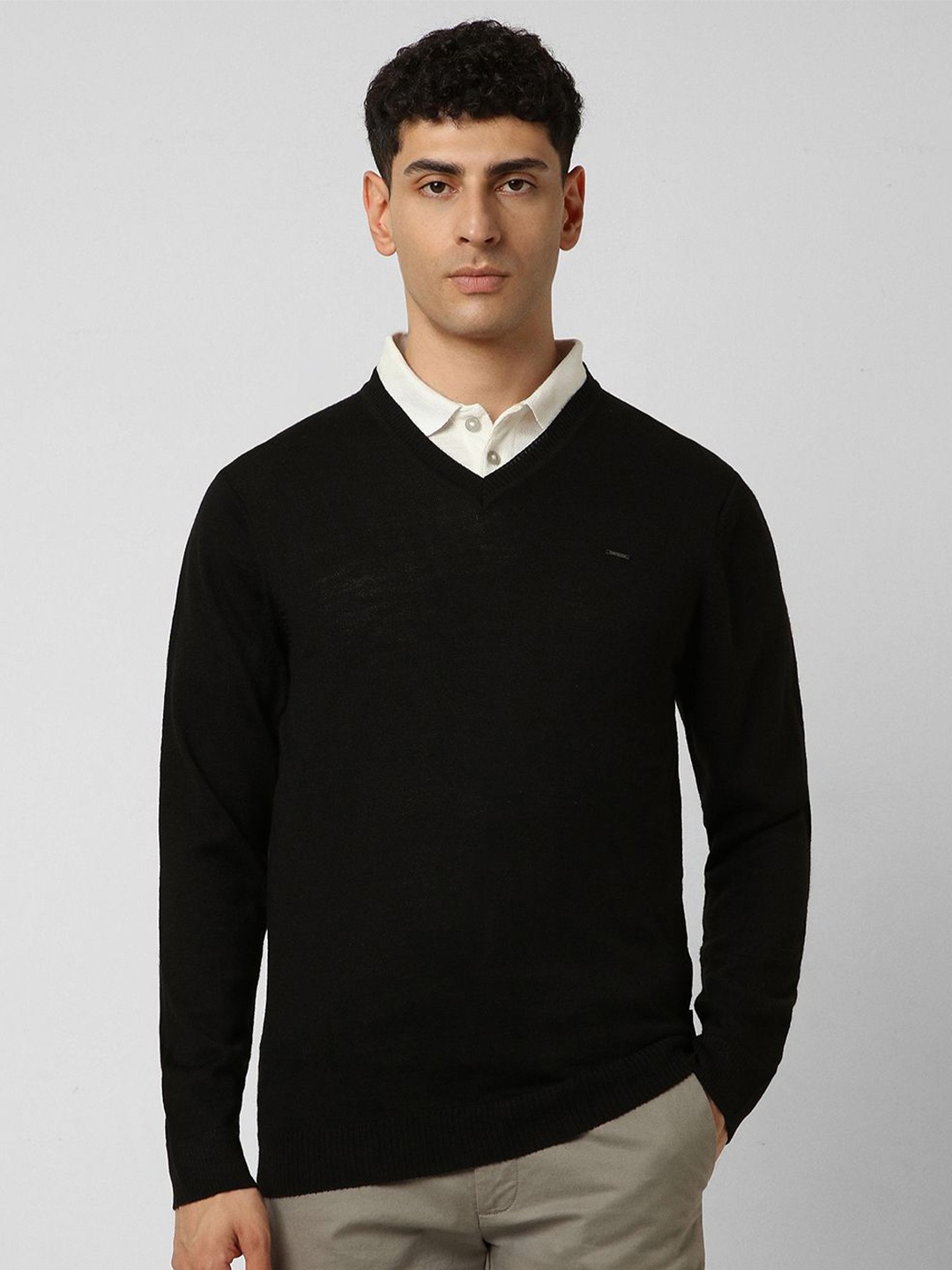 

Van Heusen Men V-Neck Solid Woollen Pullover Sweater, Black