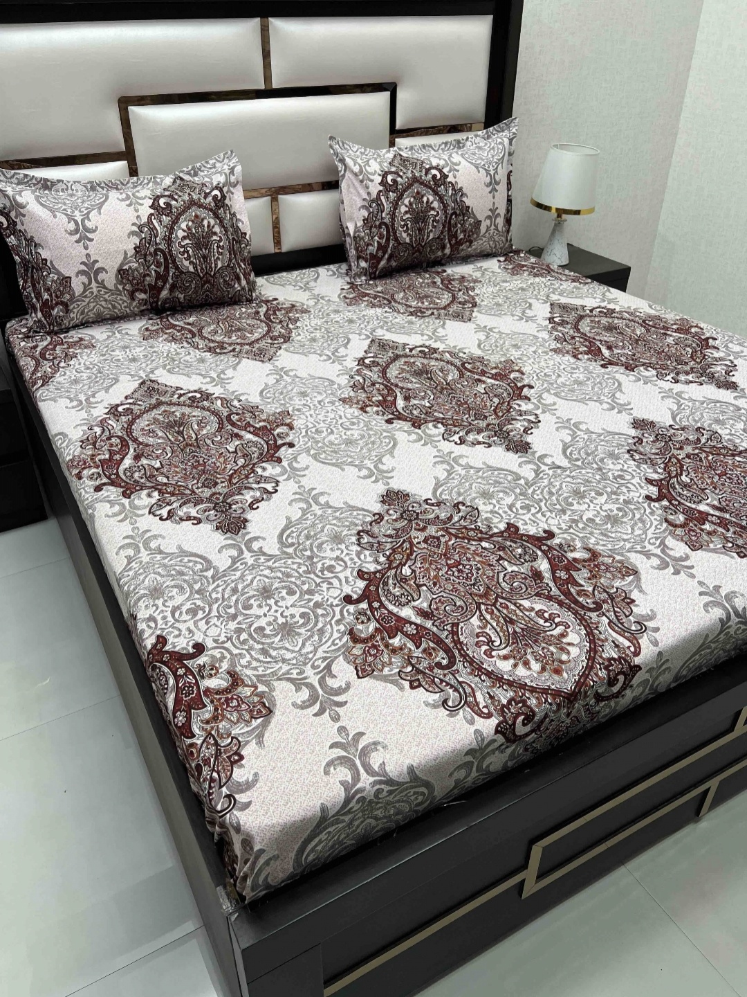 

Pure Decor Maroon & White Ethnic Motifs Cotton 240 TC Queen Bedsheet with 2 Pillow Covers