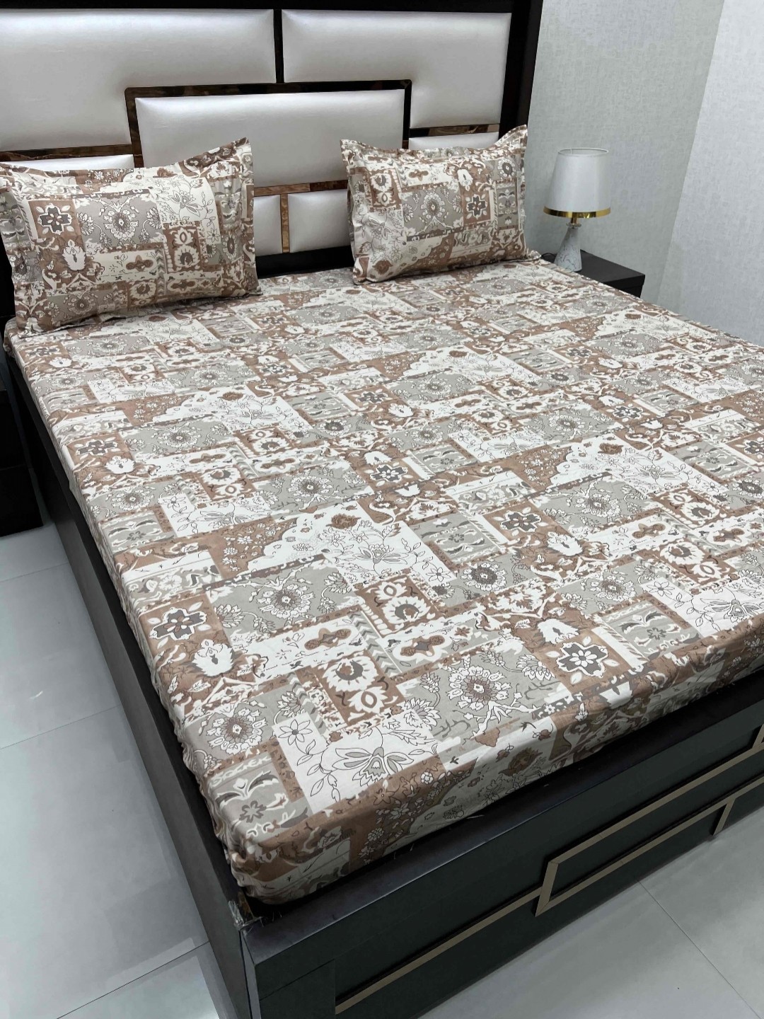

Pure Decor Royal Velar Brown & White Printed 330 TC Pure Cotton Super King Bedsheet Set