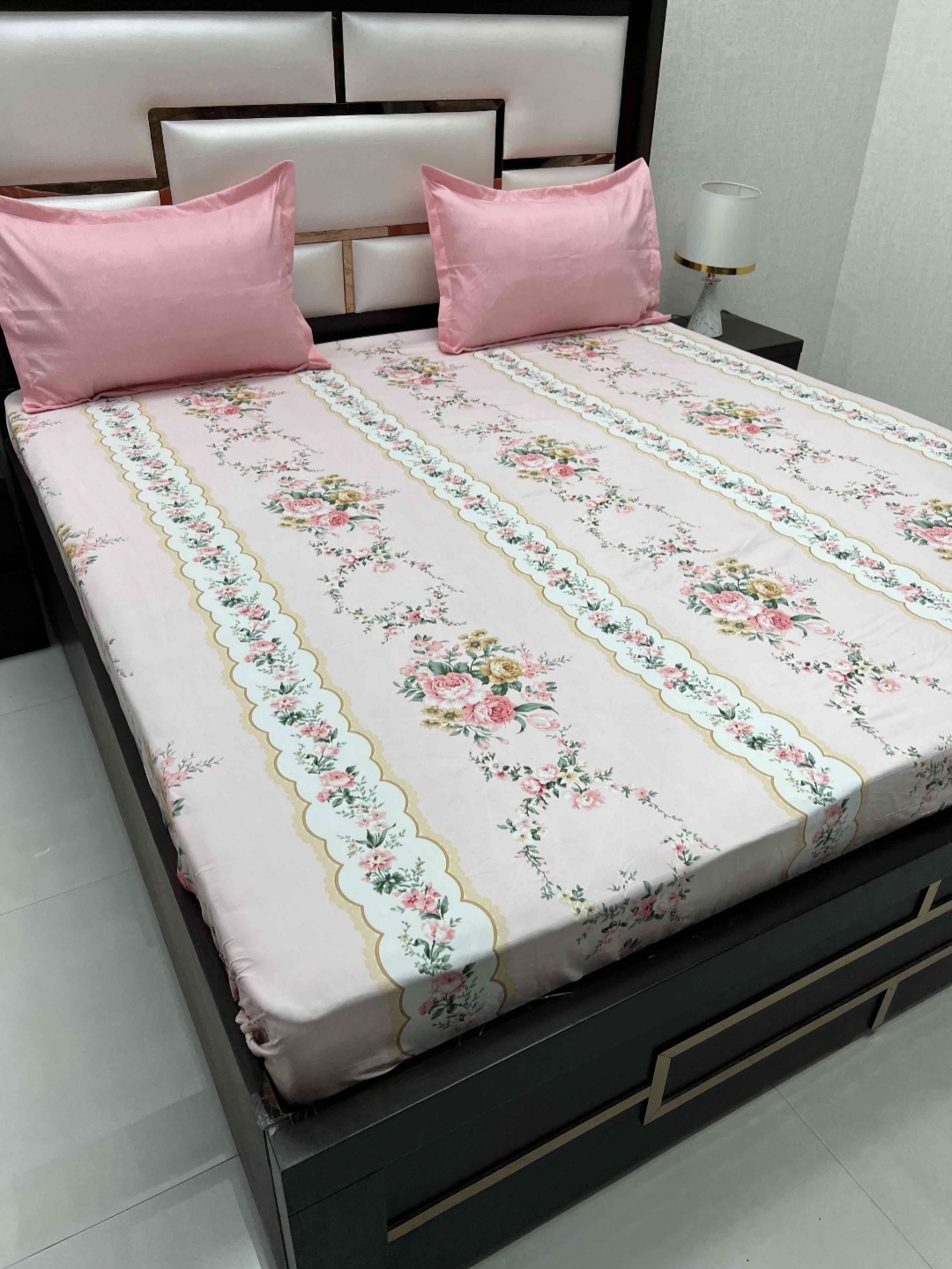 

Pure Decor Manor Pink Floral Printed Microfiber 250 TC King Bedsheet & 2 Pillow Covers