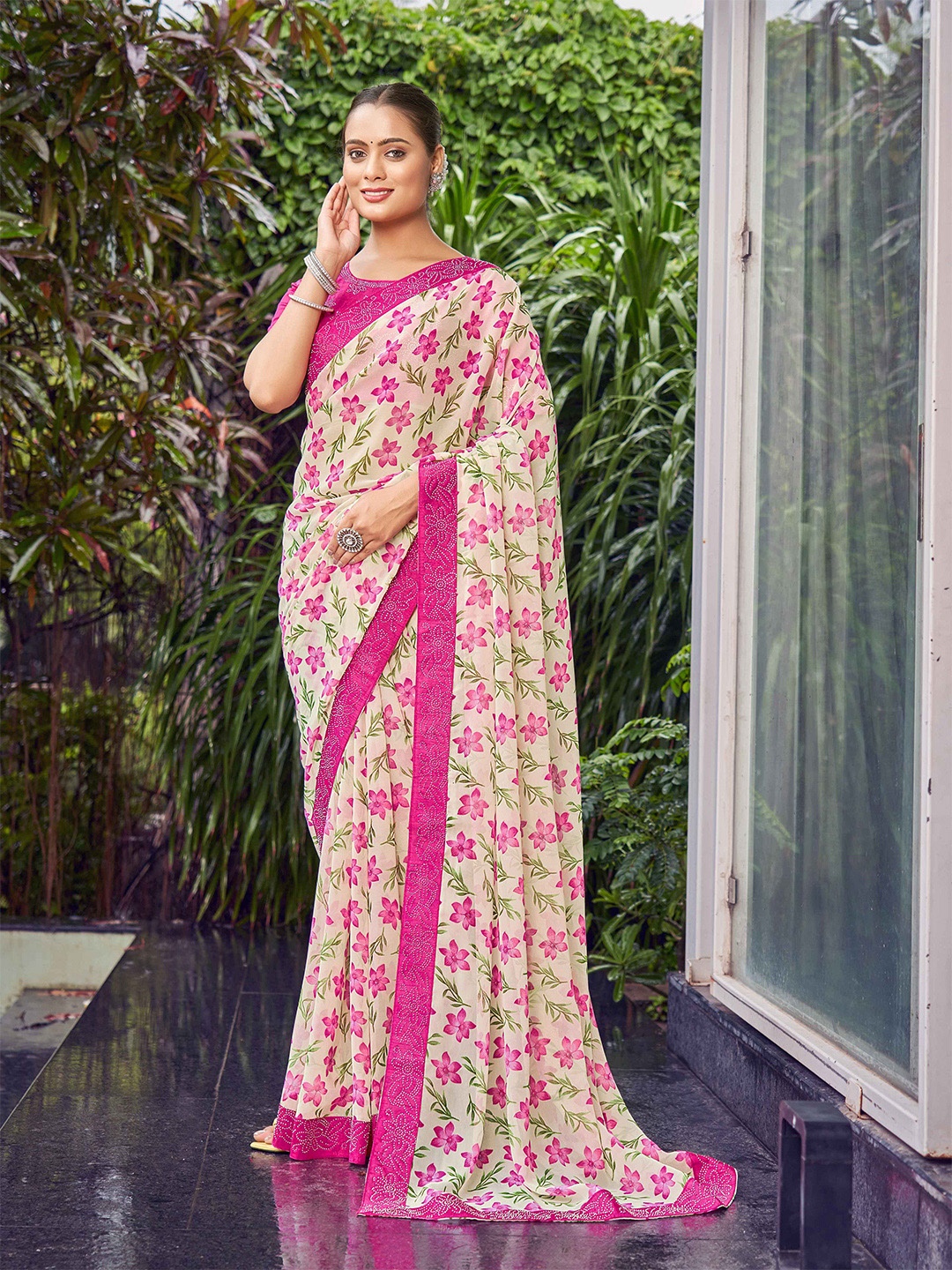 

Zeekha Floral Beads and Stones Pure Georgette Kanjeevaram Saree, White