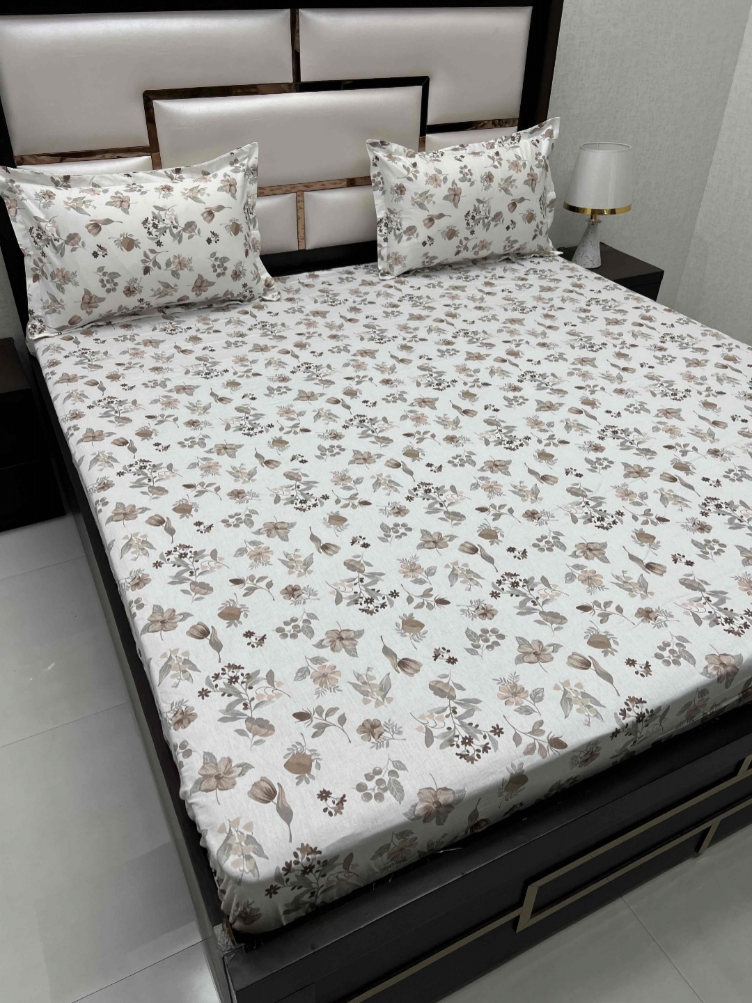 

Pure Decor Royal Velar White Floral Printed Cotton 220 TC King Bedsheet & 2 Pillow Covers