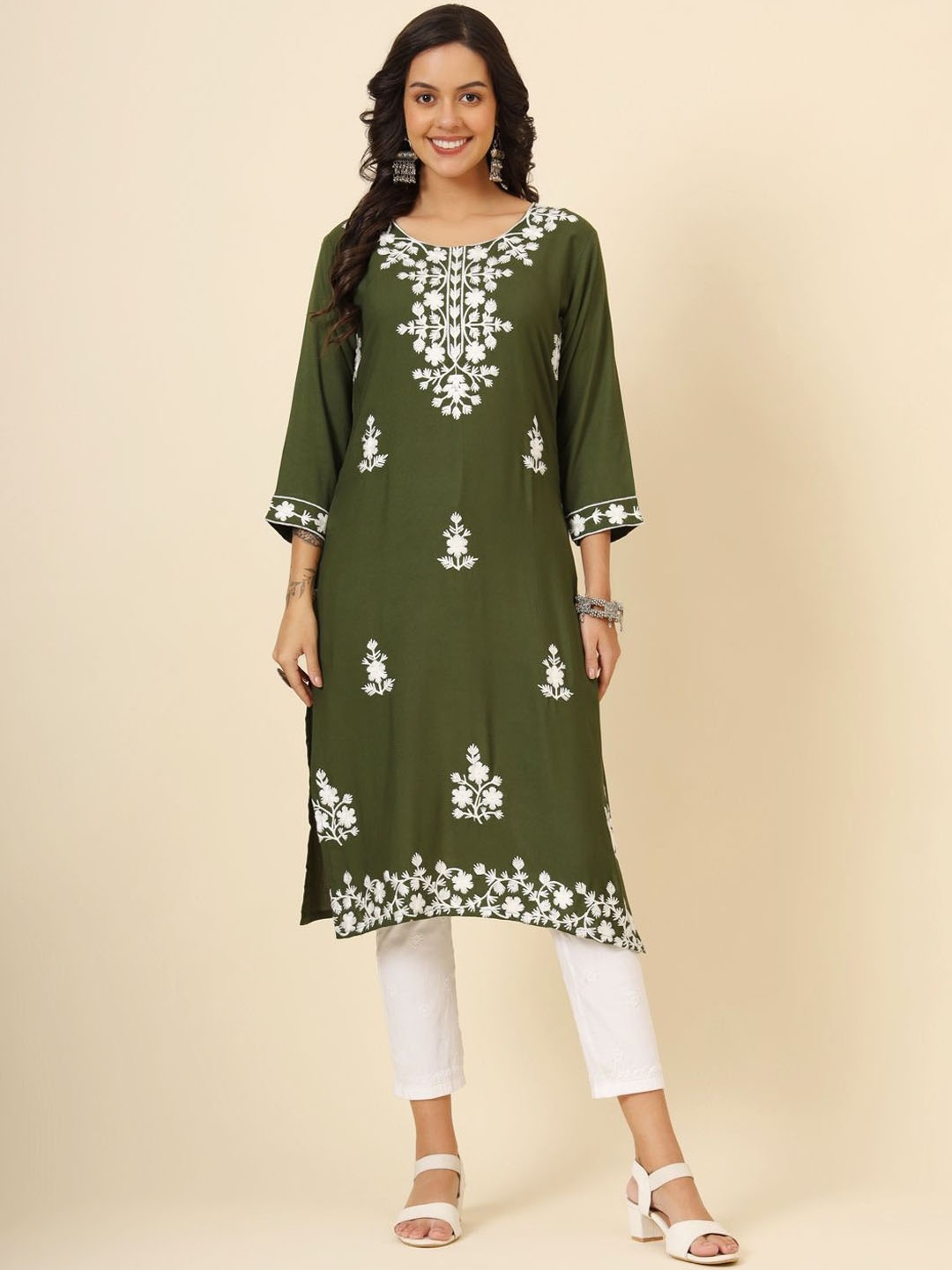 

Ekasya Floral Embroidered Straight Kurta, Green