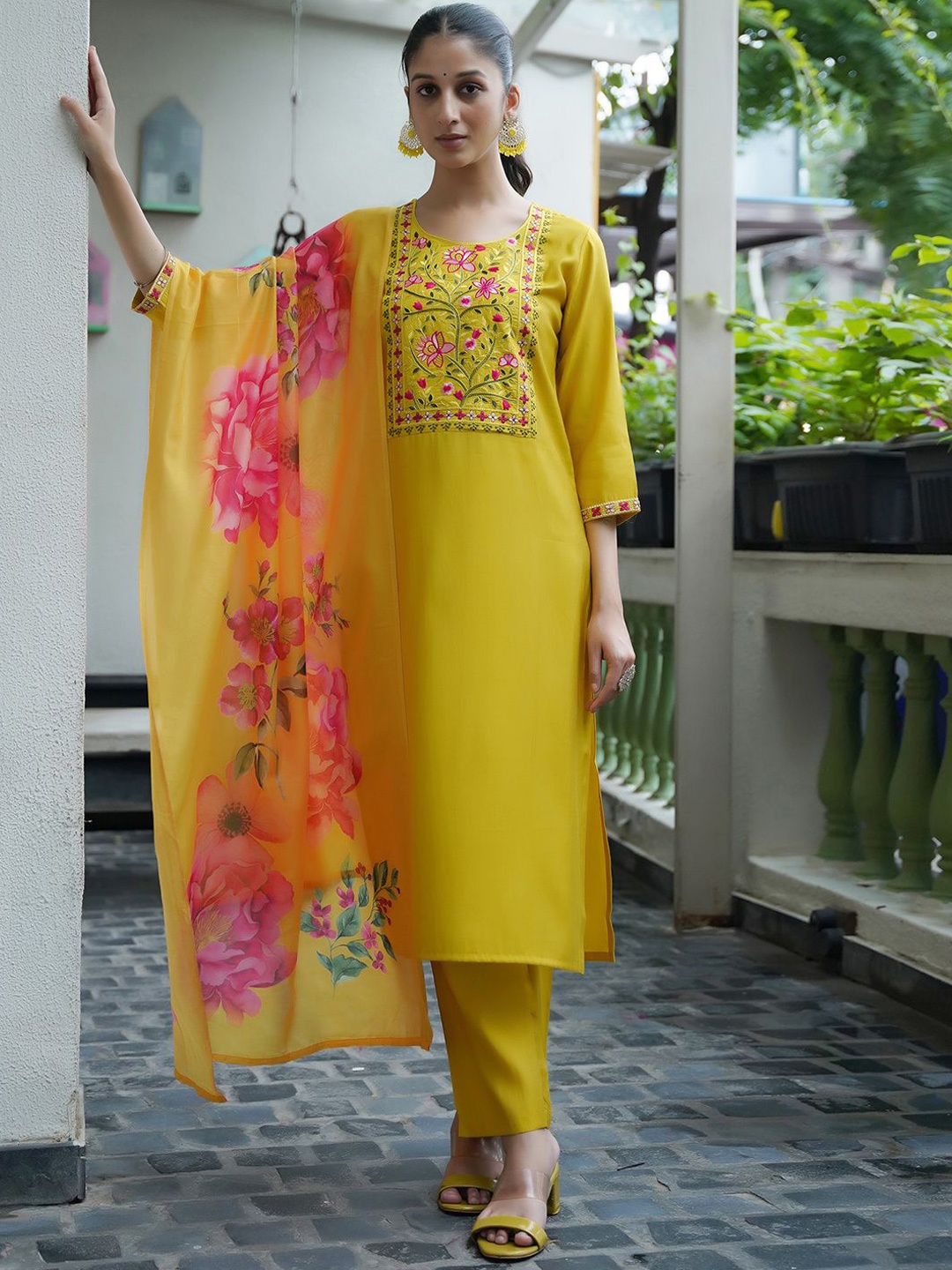 

SKYLEE Yellow Ethnic Motifs Embroidered Straight Kurta & Trousers With Dupatta