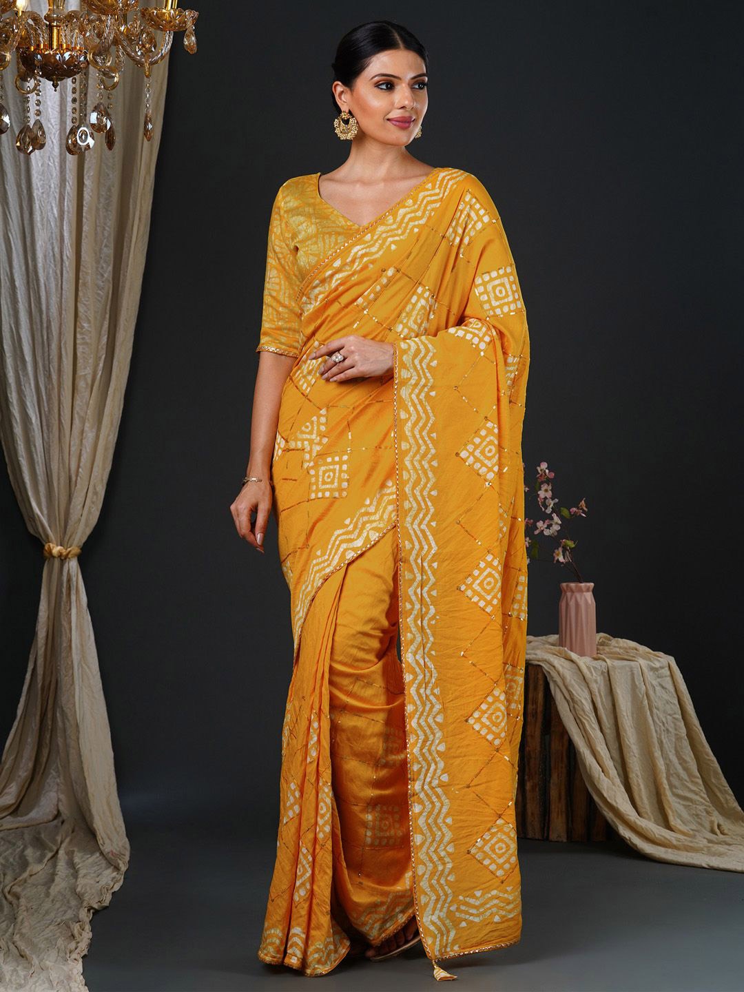 

Anouk Geometric Embellished Sequinned Party Saree, Yellow