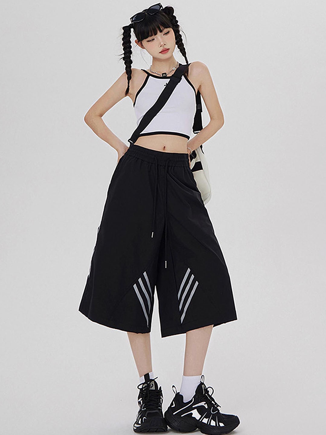 

LULU & SKY Women Loose Fit High-Rise Culottes Trousers, Black