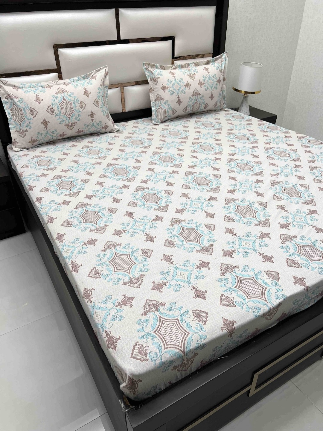 

Pure Decor Velar Fur Sib Off White Printed Pure Cotton King Bedsheet With 2 Pillow Covers