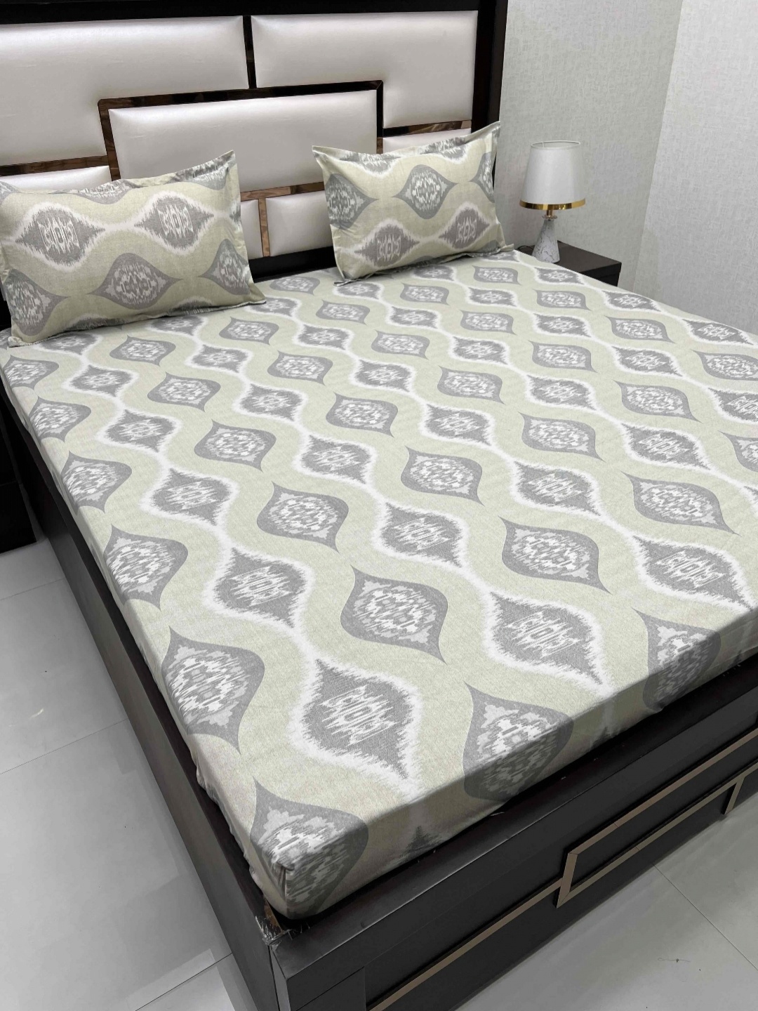 

Pure Decor Velar Fur Sib Green Cotton 400 TC King Bedsheet with 2 Pillow Covers