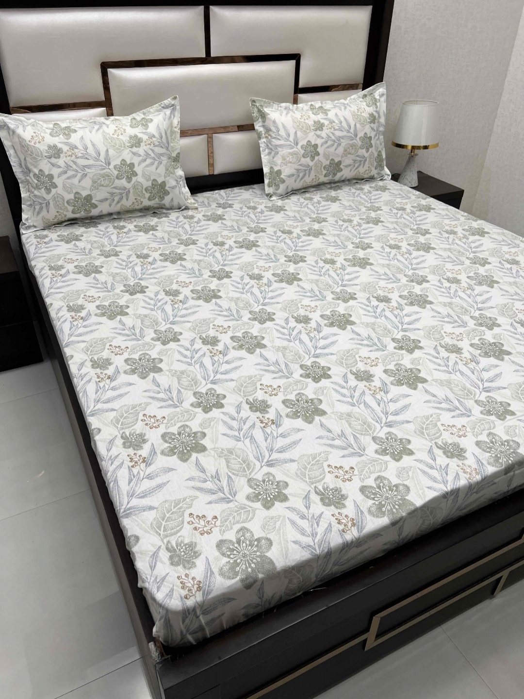 

Pure Decor Grey & White Floral Printed 220 TC Cotton Fitted King Bedsheet & 2 Pillow Cover