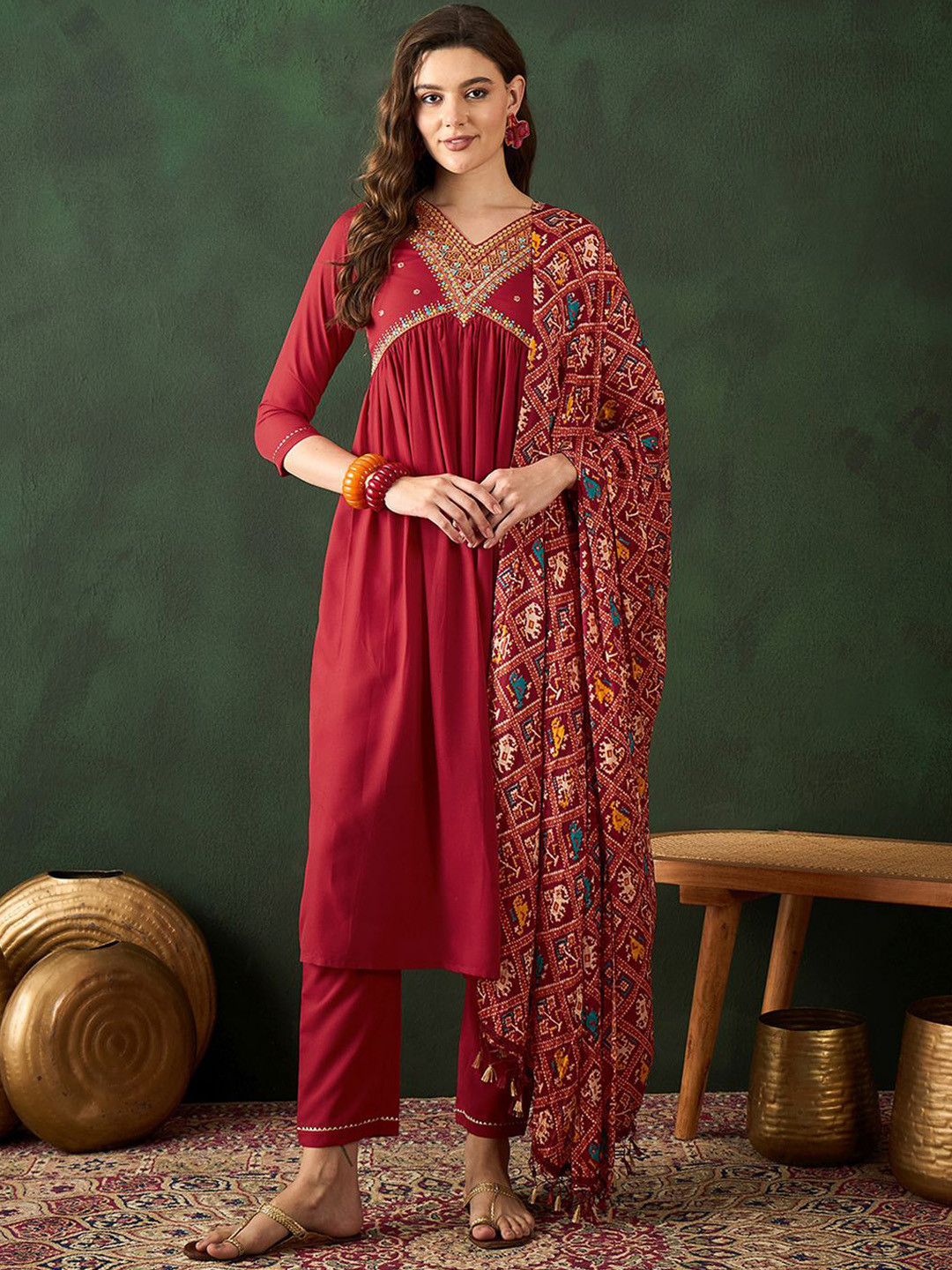 

Sangria Embroidered Straight Kurta With Pant And Dupatta, Maroon