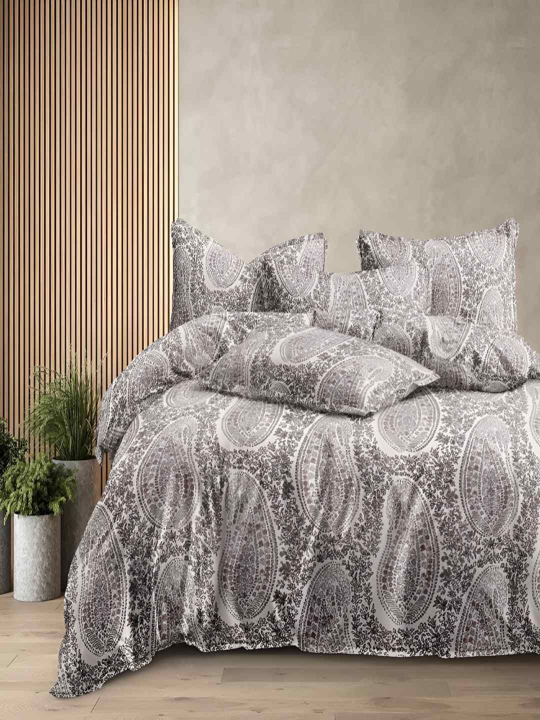 

tundwal's Grey & Red Ethnic Motifs Heavy Winter 350 GSM Pure Cotton Single Bed Comforter