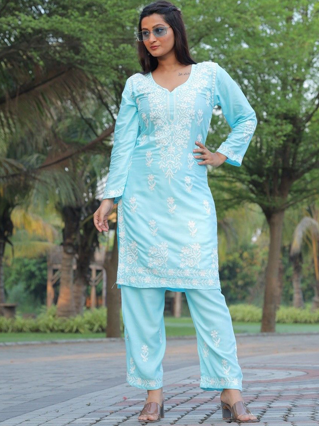 

JULEE Floral Embroidered Straight Kurta with Palazzo, Turquoise blue