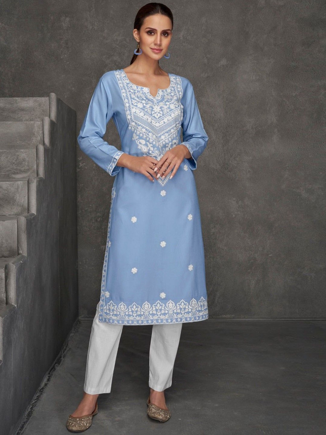 

AUTUMN LANE Women Floral Embroidered Regular Thread Work Pure Cotton Kurta with Trousers, Blue