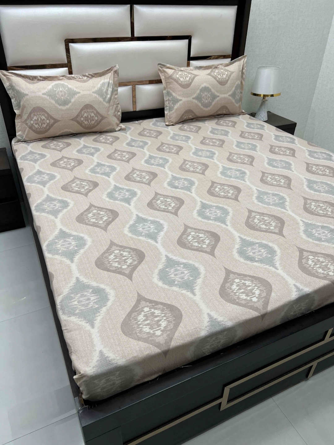 

Pure Decor Velar Fur Sib Brown 240 TC Pure Cotton King Bedsheet with 2 Pillow Covers