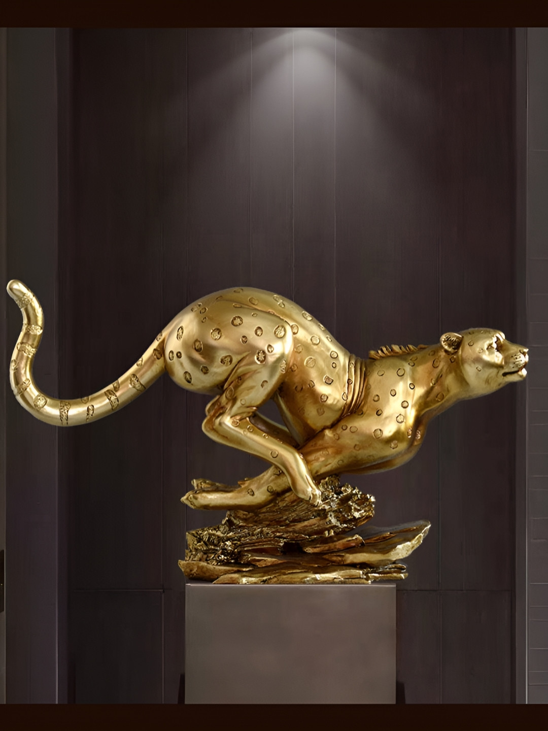 

SMOKEY COCKTAIL Gold-Toned Animals Figurine On The Tree Leopard Showpiece