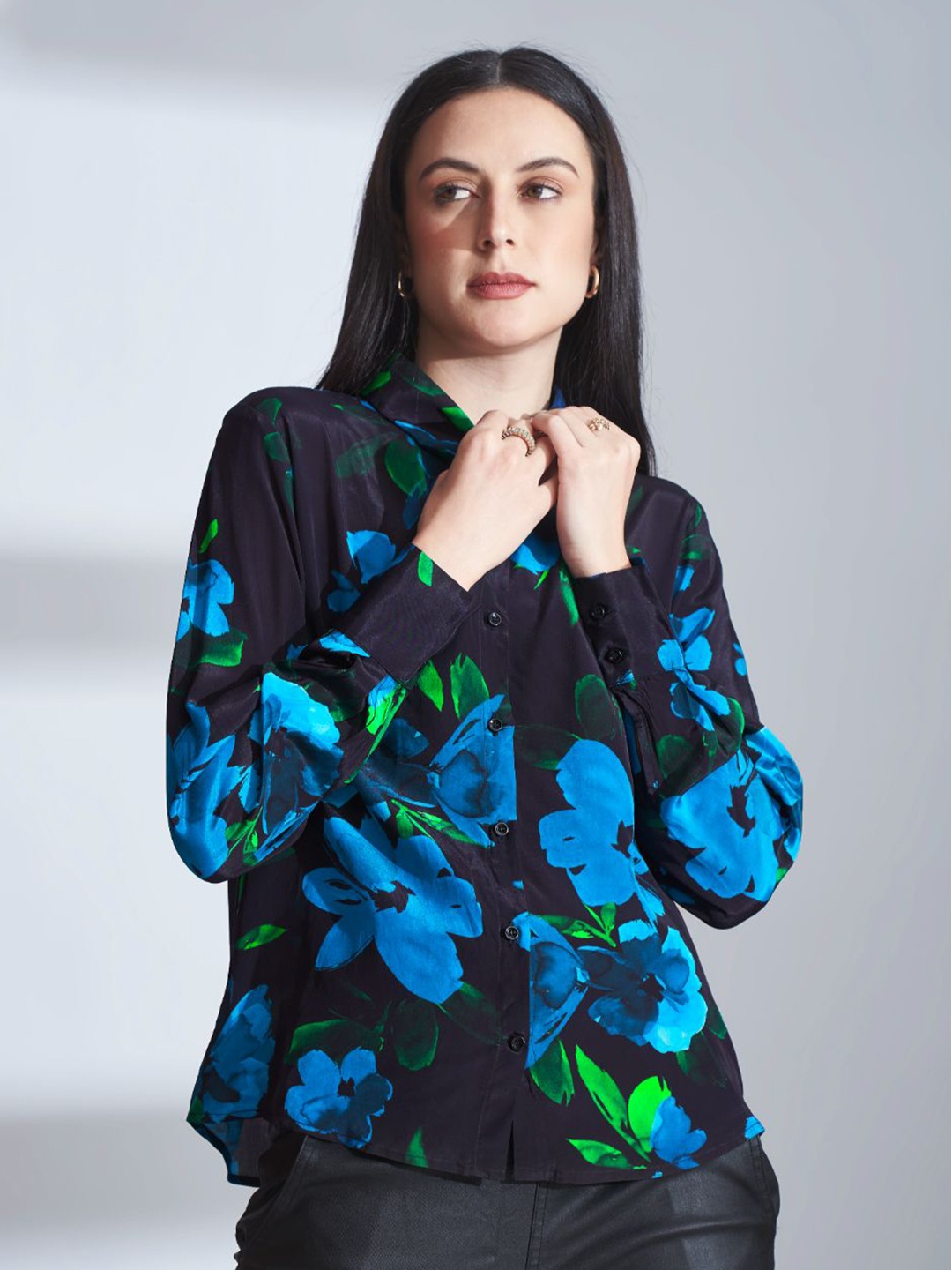 

The Samoa Women Floral Printed Shirt Collar Top, Black
