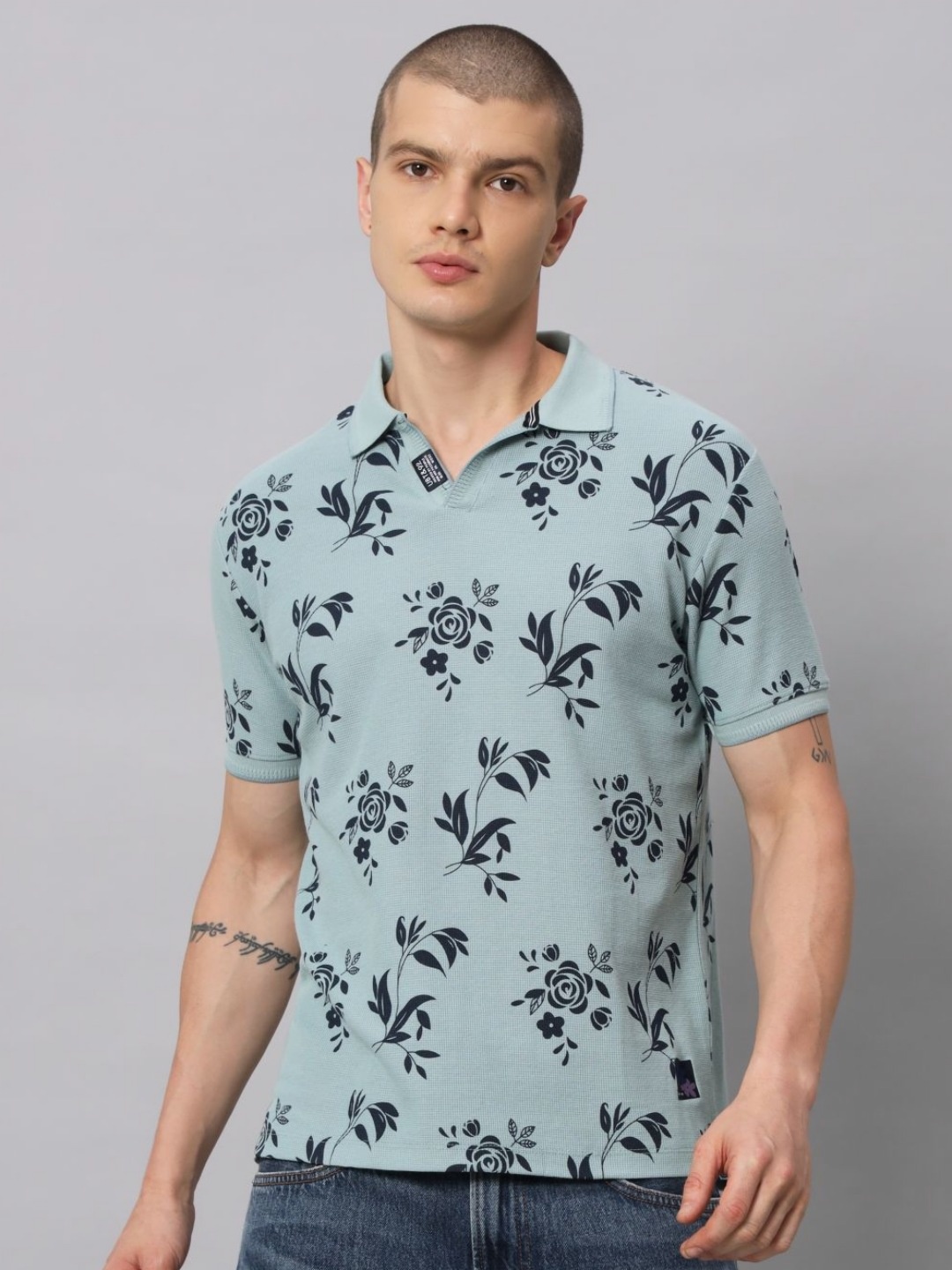 

URBAN TRAIL Men Floral Printed Polo Collar Cotton T-shirt, Green