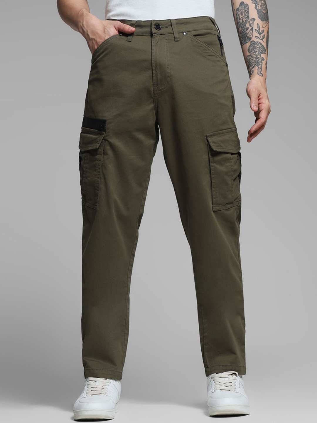 

Jack & Jones Men Solid Loose Fit Cargos Trouser, Olive