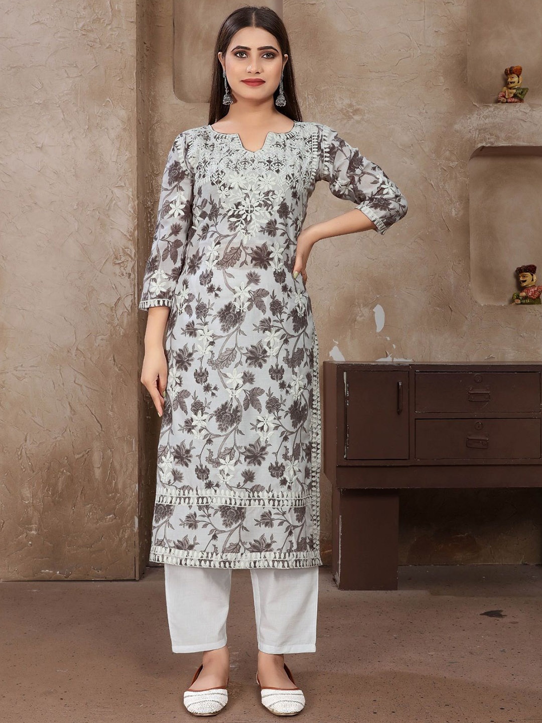 

Aika Floral Printed Regular Thread Work Straight Kurta with Trousers, Black