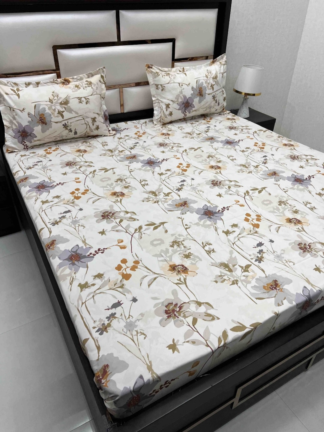 

Pure Decor Amulya Green & White Floral 350 TC Queen Bedsheet with 2 Pillow Covers