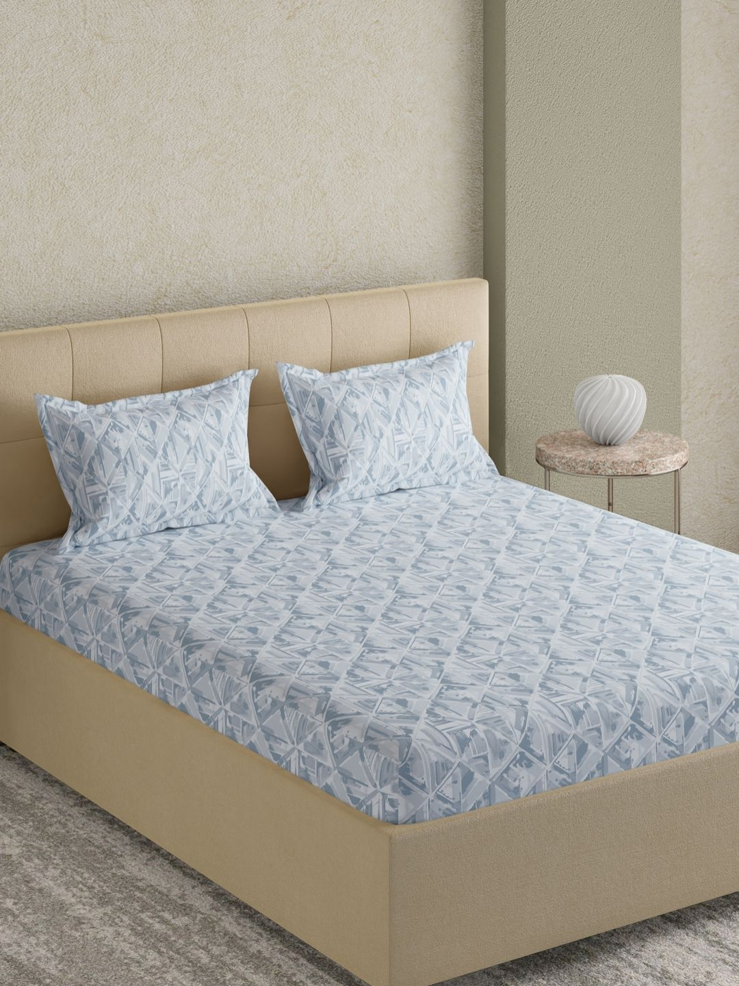 

GM Blue & White Abstract Jacquard Cotton 300 TC King Bedsheet with 2 Pillow Covers