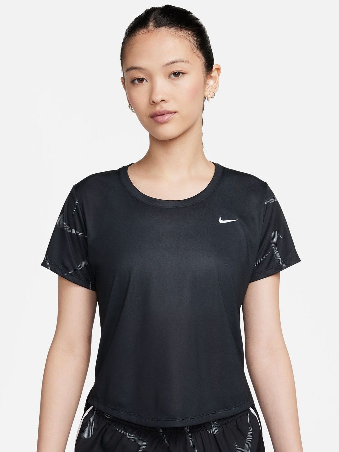 

Nike Dri-FIT Swoosh Women's Short-Sleeve Printed Running Top, Black