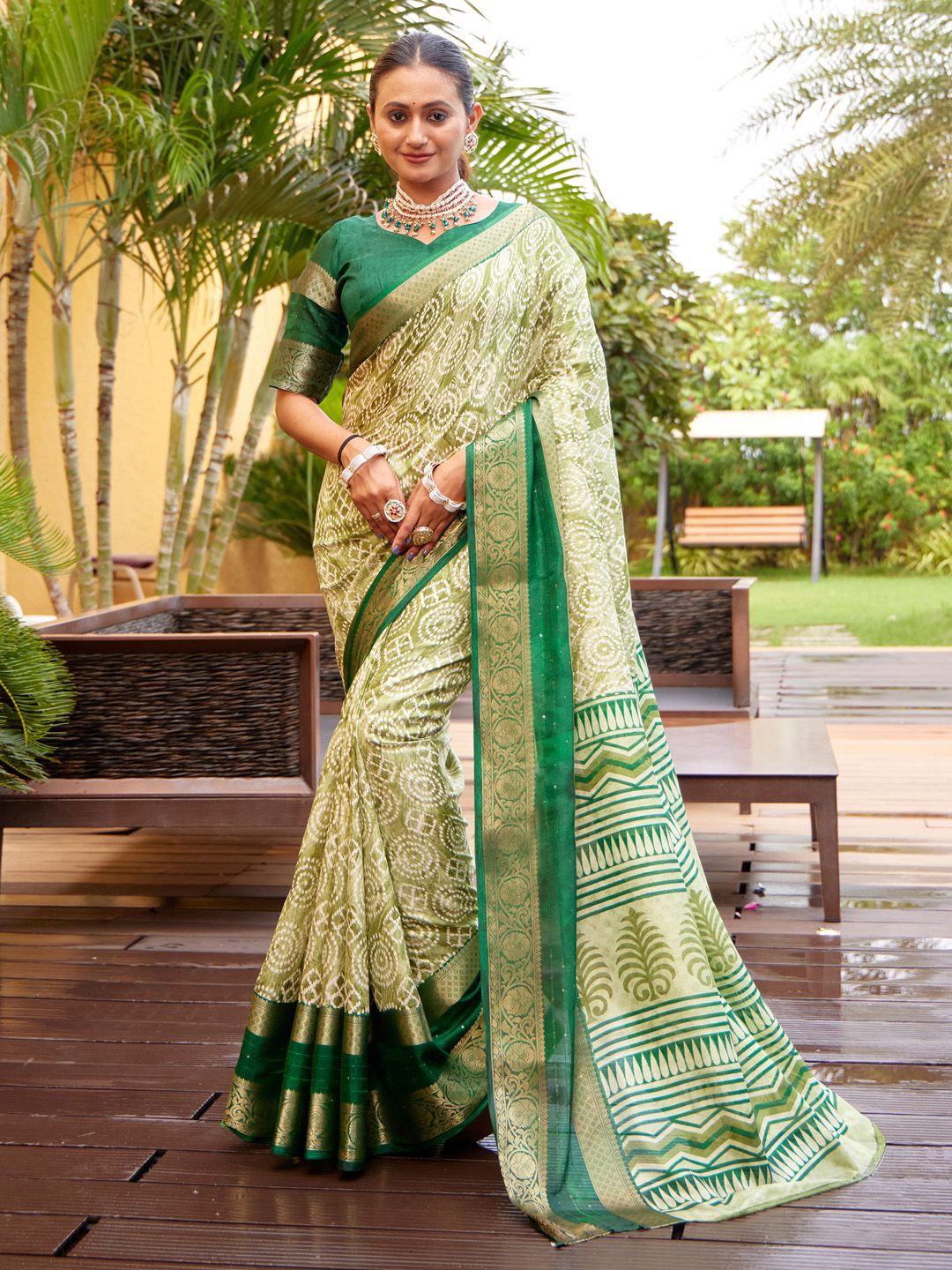 

Anouk Ethnic Motifs Printed Zari Sungudi Saree, Green