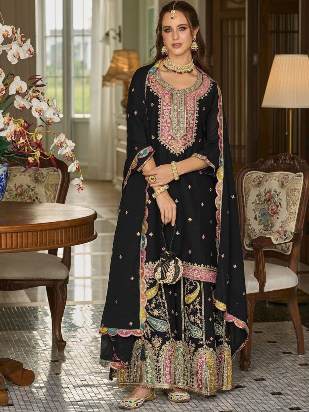 

AUTUMN LANE Floral Embroidered Sequinned Regular Straight Kurta Sets, Black