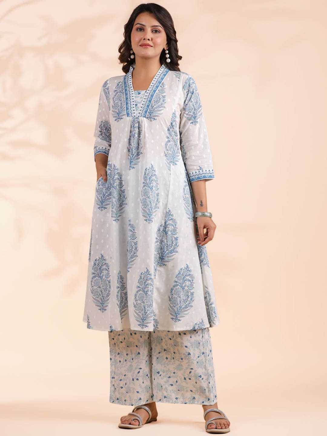 

Vbuyz Floral Printed Pure Cotton A-Line Kurta with Palazzos, Blue