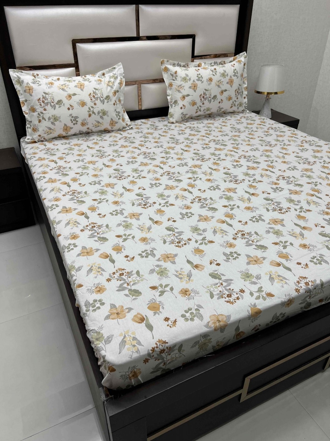 

Pure Decor Sapphire White Floral Printed Pure Cotton 300TC King Bedsheet & 2 Pillow Covers