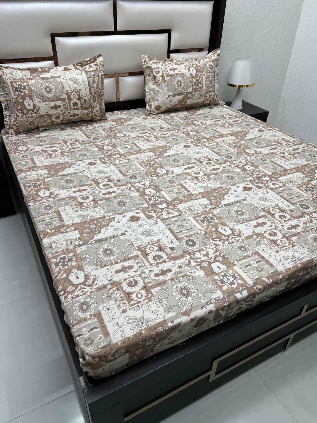 

Pure Decor Royal Velar Brown Ethnic Motifs 260 TC Cotton King Bedsheet & 2 Pillow Covers