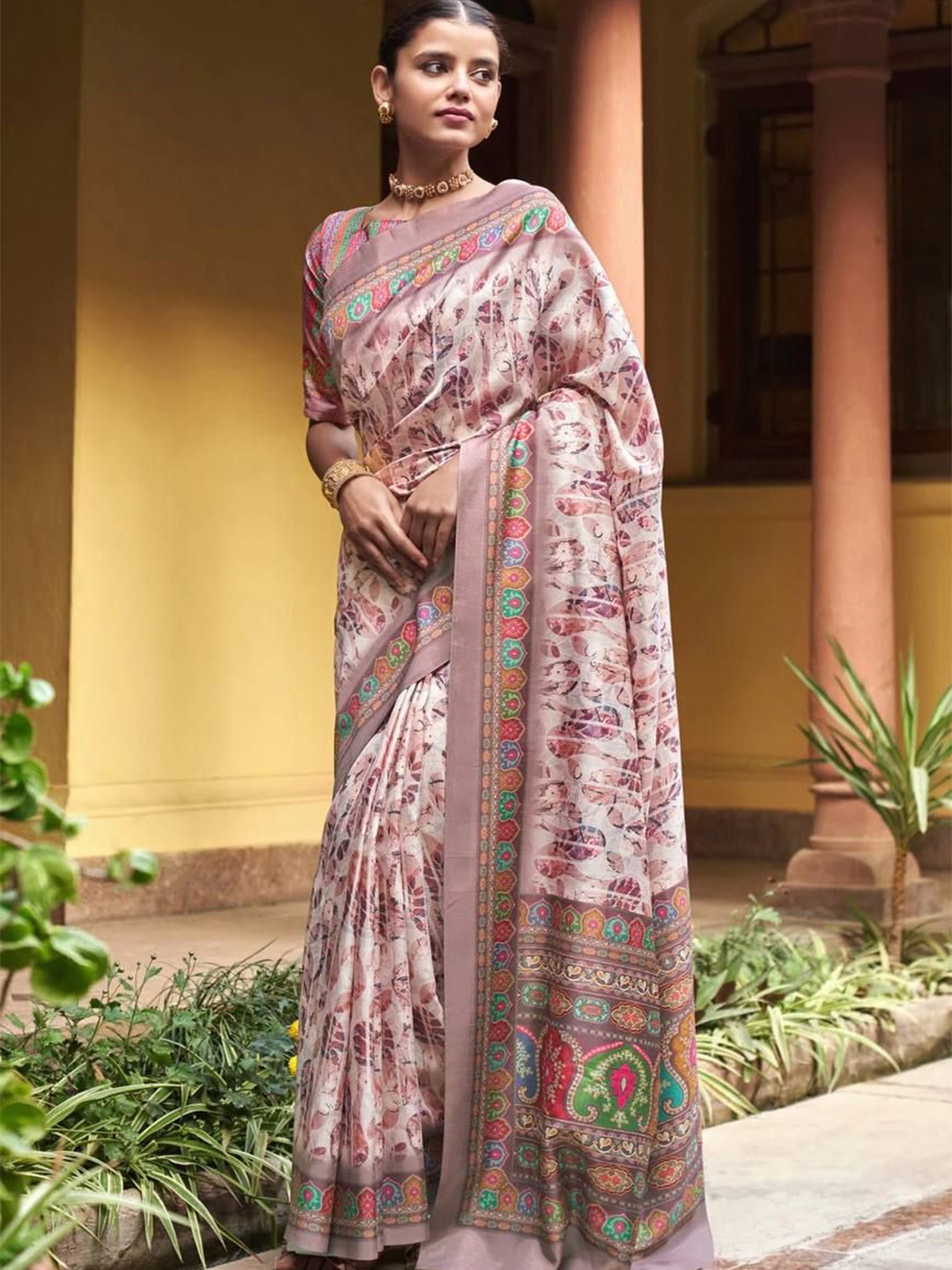 

Anaita Floral Printed Saree With Blouse Piece, Brown