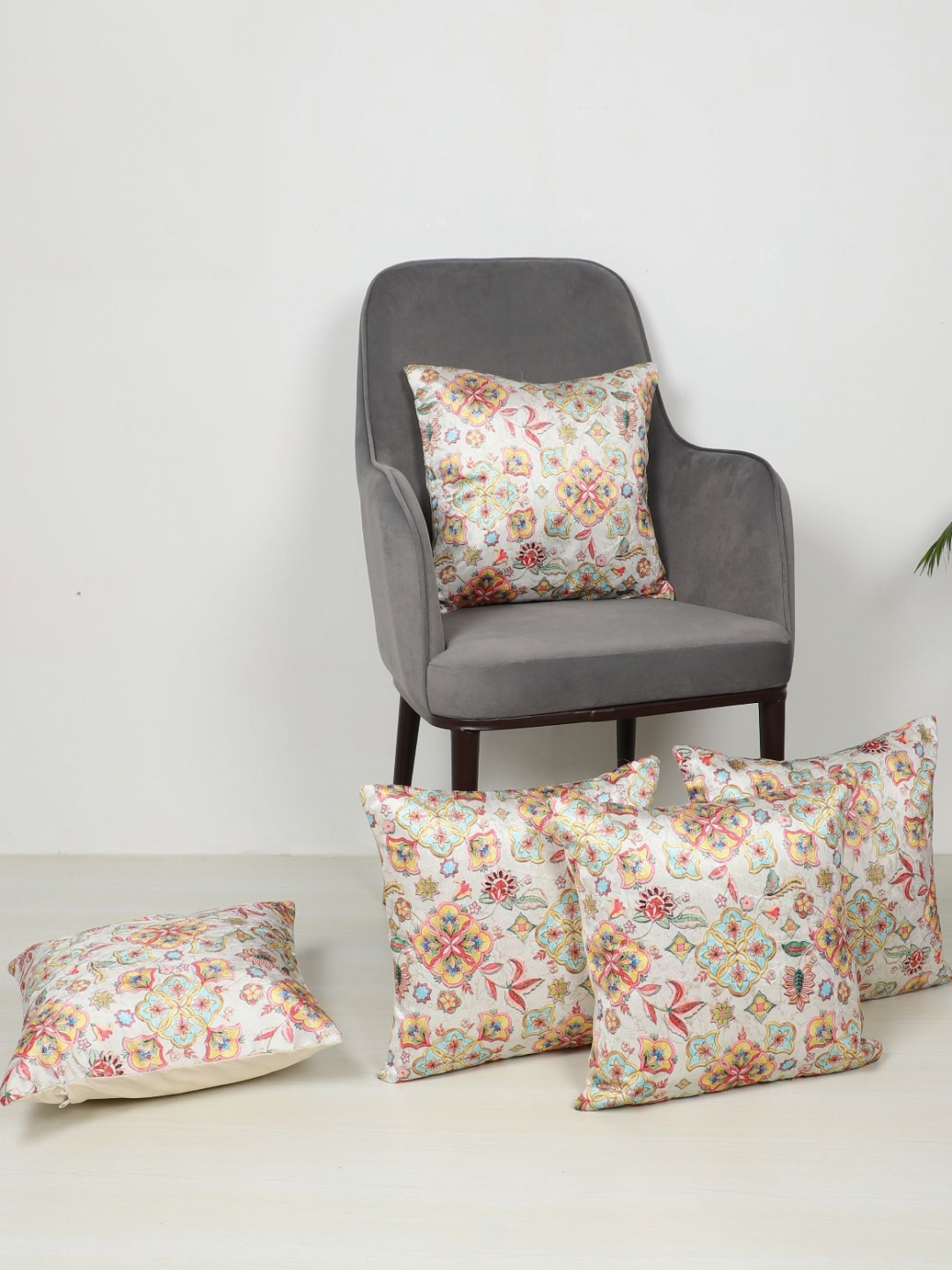 

MFD HOME FURNISHING Cream-Coloured & Blue 5 Pcs Ethnic Motifs Velvet Square Cushion Covers